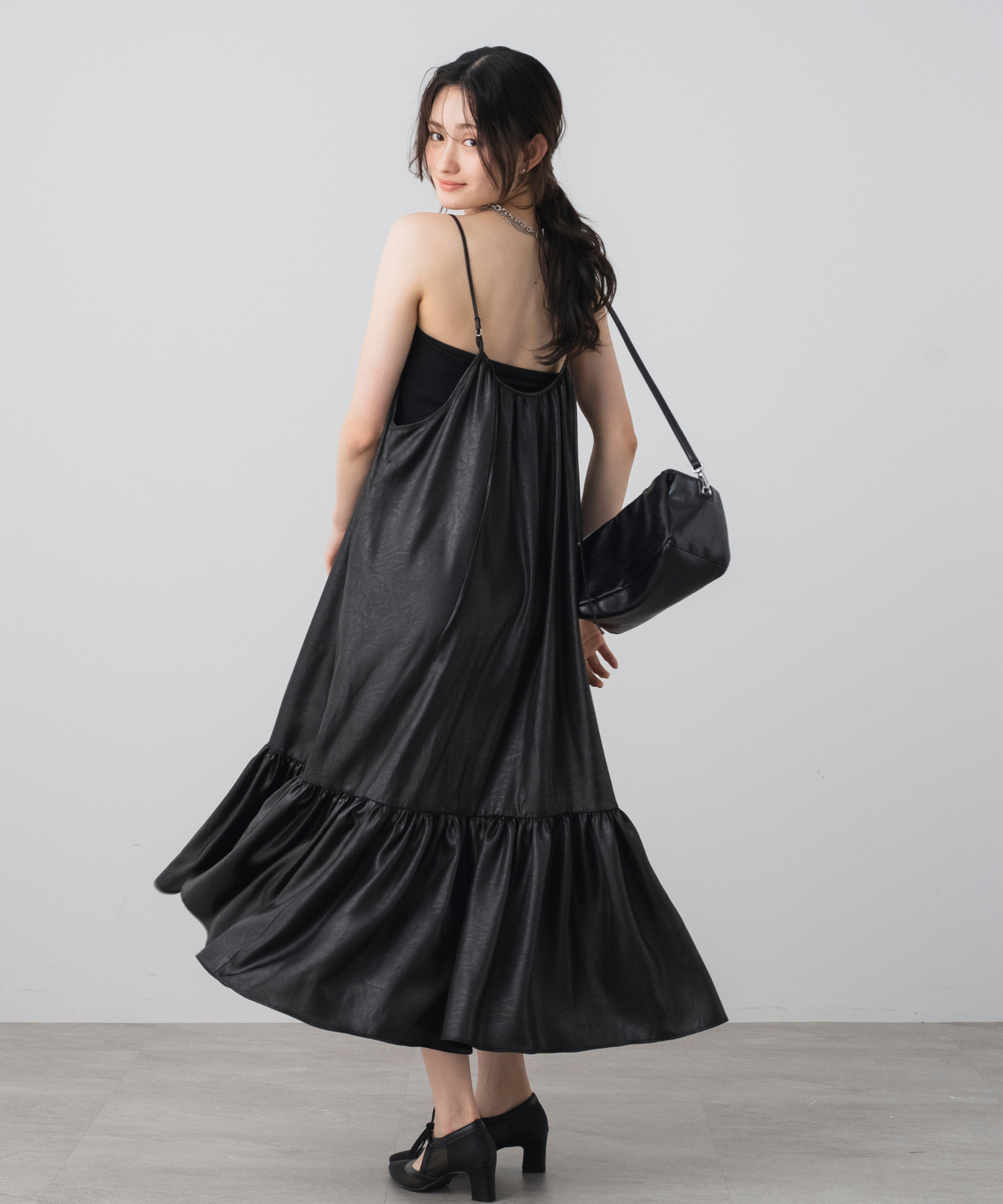 【新品未使用】SRL×d'AlbaキャミワンピBLACK M size レザーライク キャミソールワンピース｜AJUGA.（アジュガ）公式通販サイト