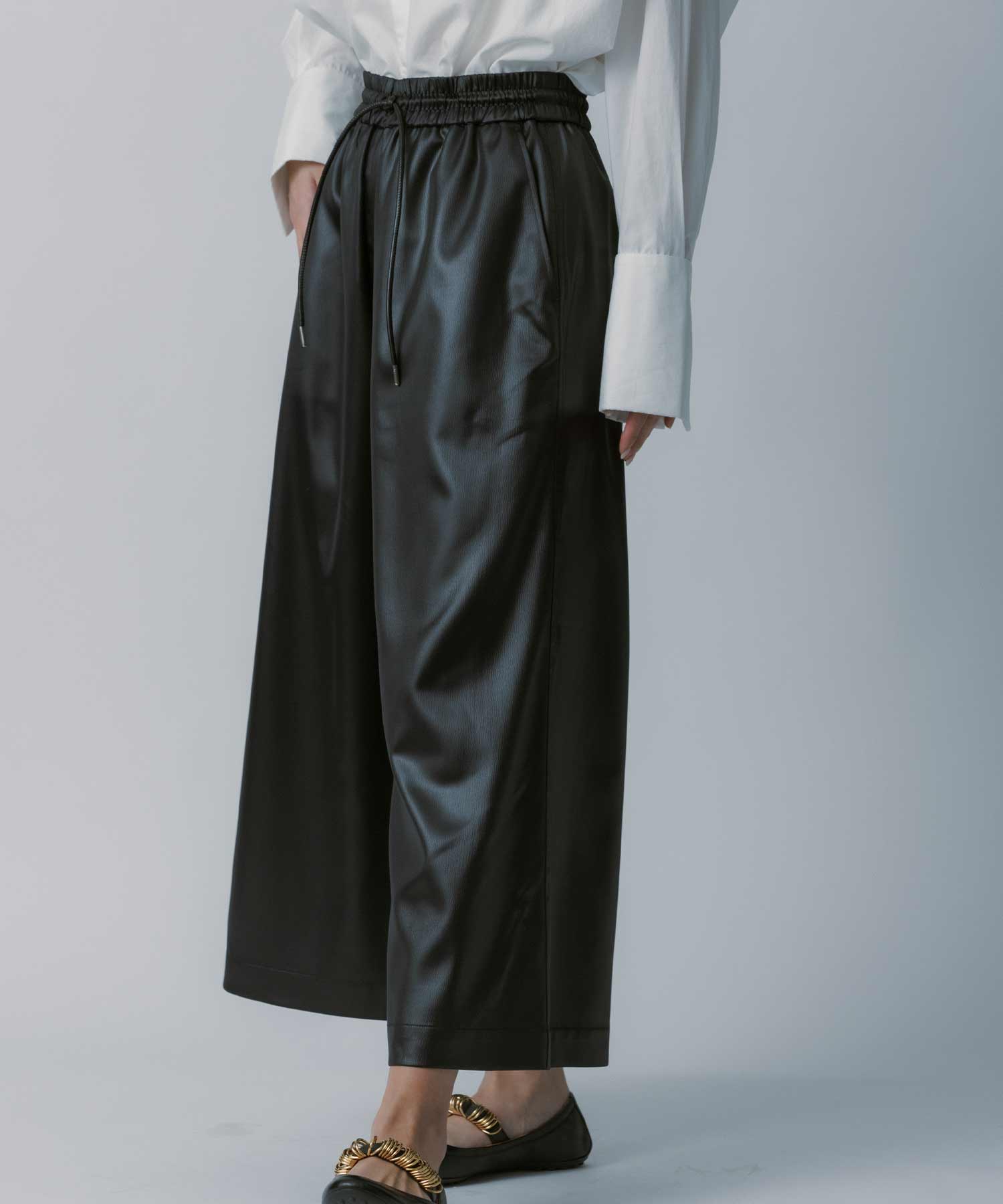 【2月中旬お届け】レザーライク チンツイージーパンツ