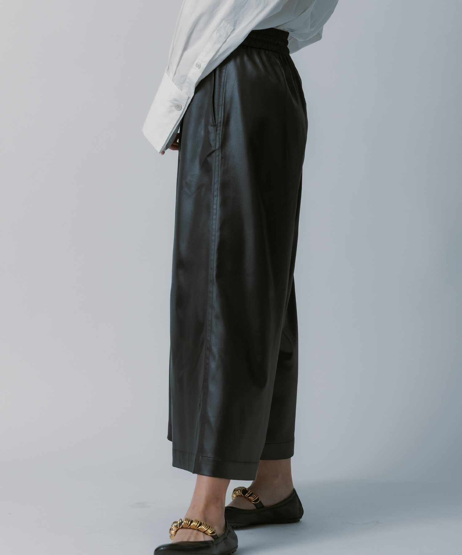 【2月中旬お届け】レザーライク チンツイージーパンツ