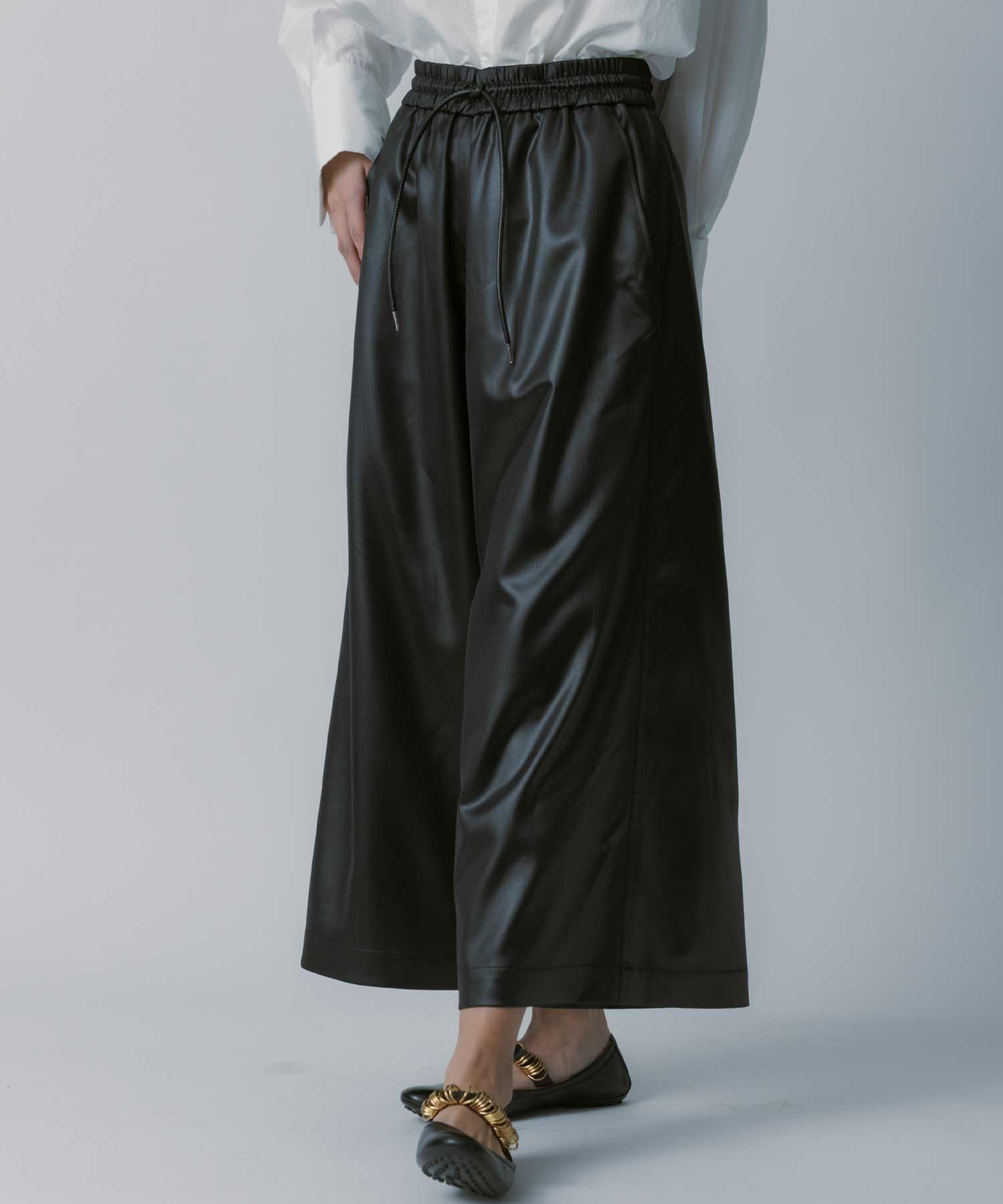 【2月中旬お届け】レザーライク チンツイージーパンツ