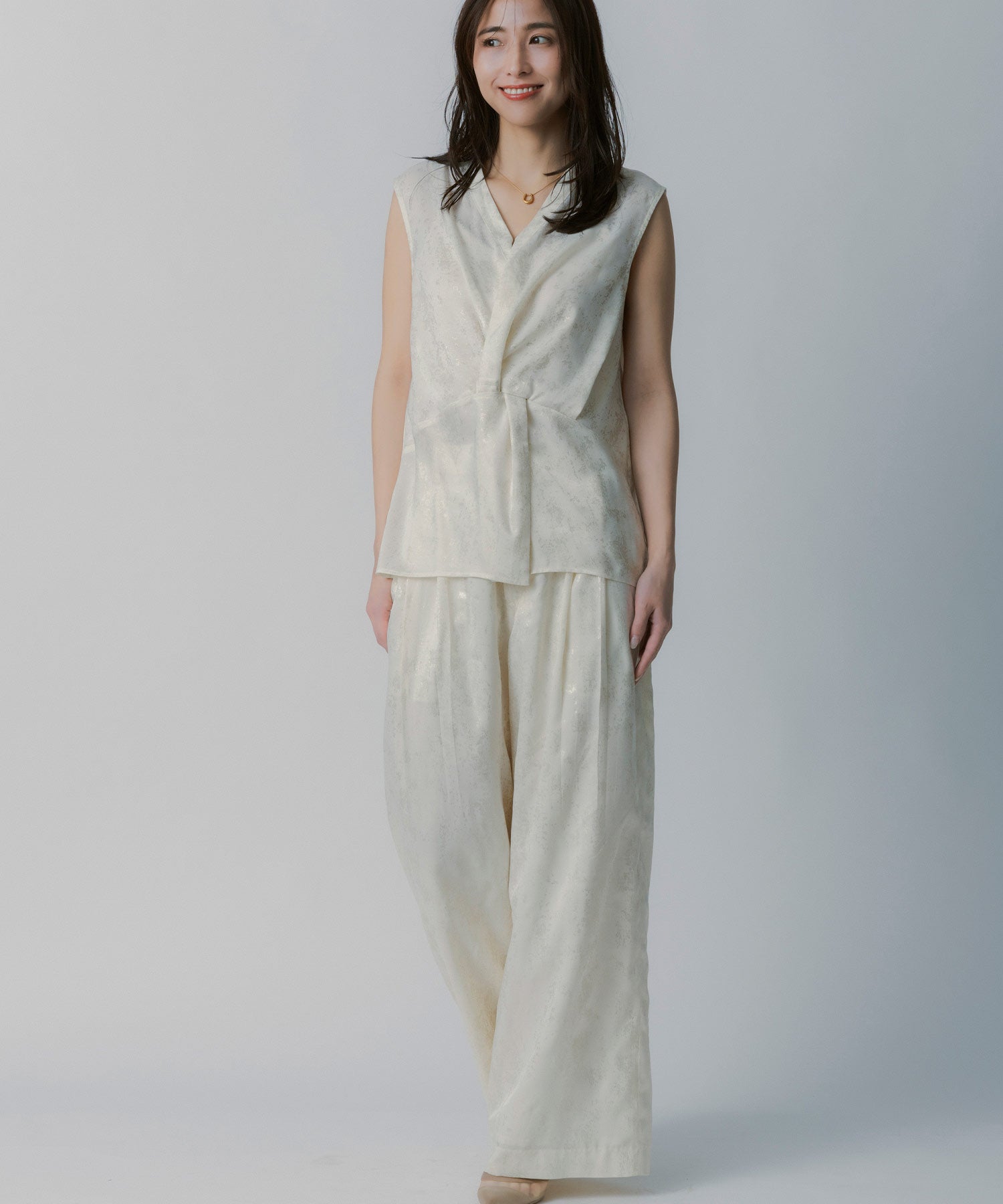 箔プリントタックパンツ