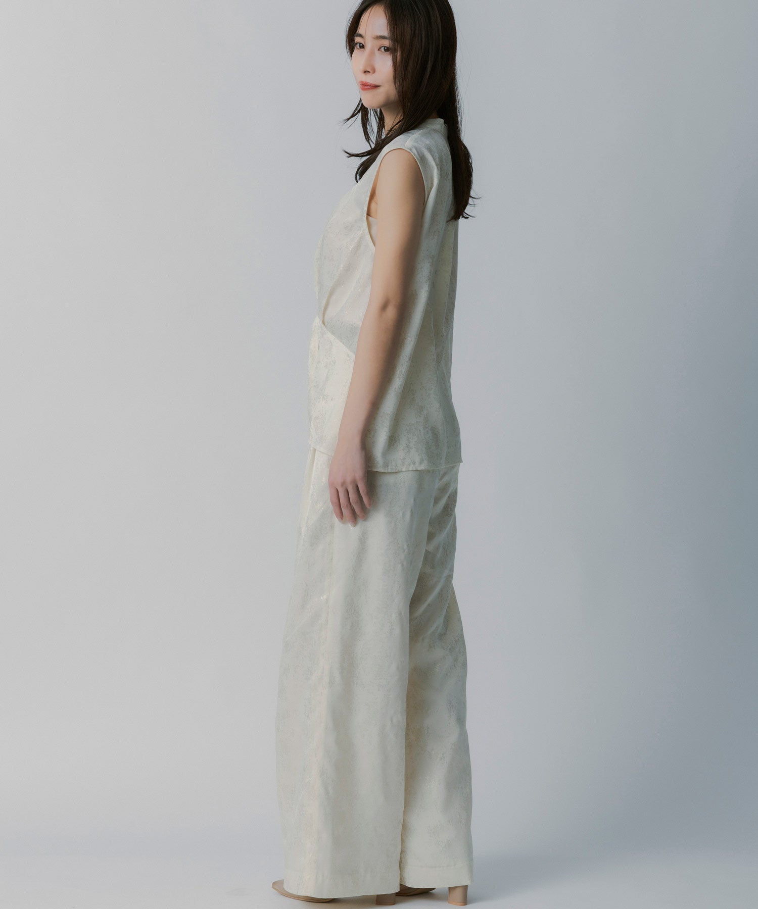 箔プリントタックパンツ