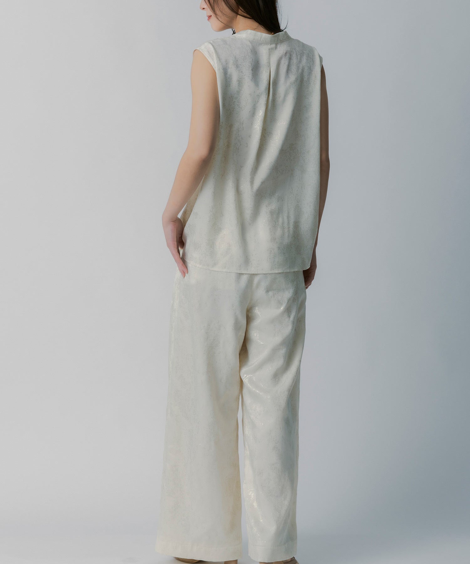 箔プリント ツイストVネックカットソー