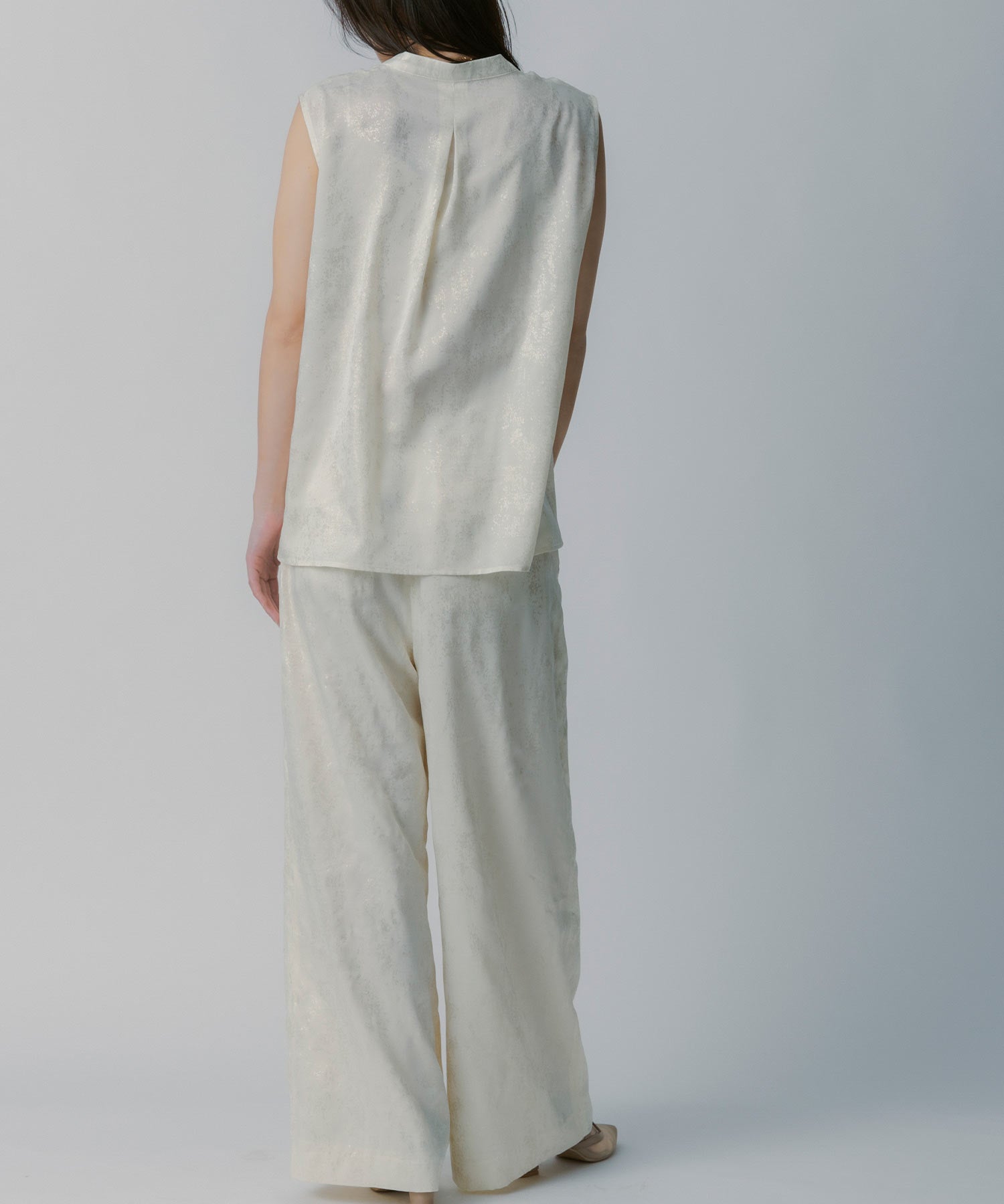 箔プリント ツイストVネックカットソー