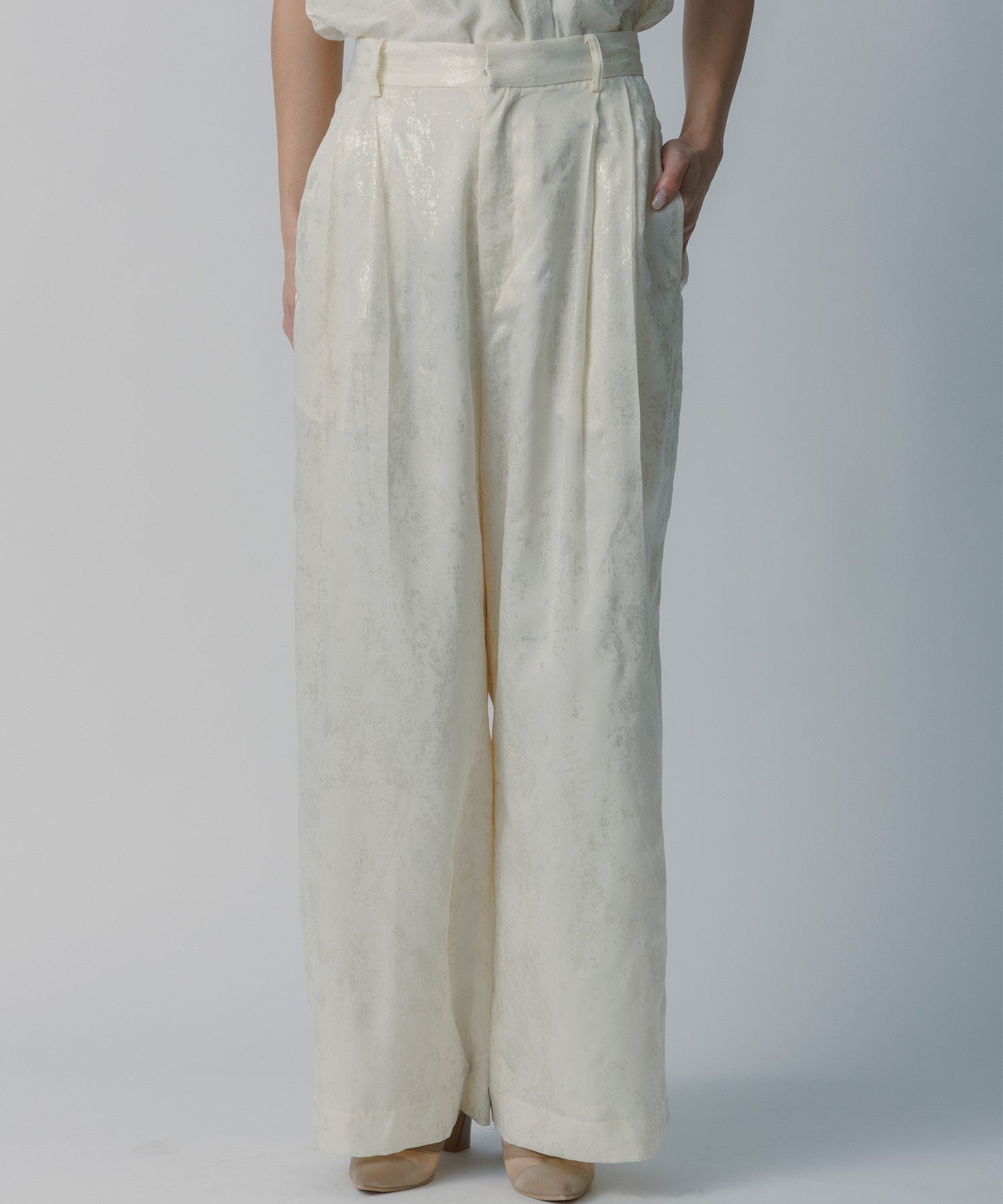 箔プリントタックパンツ