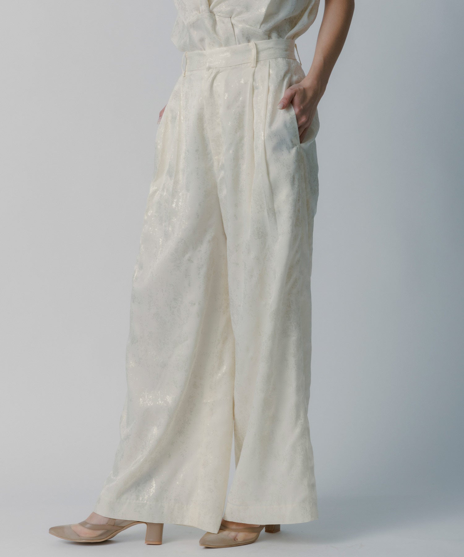 箔プリントタックパンツ