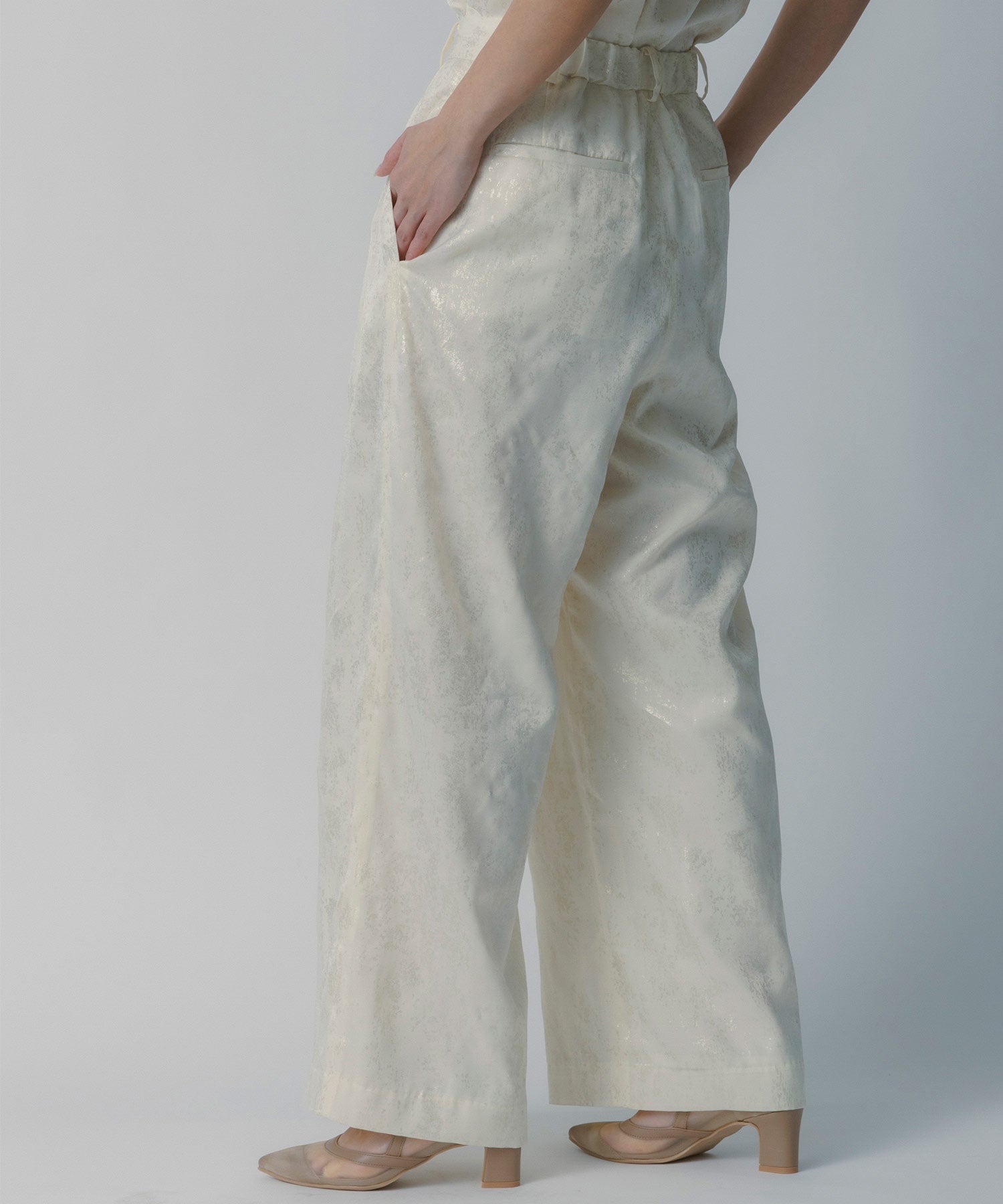 箔プリントタックパンツ