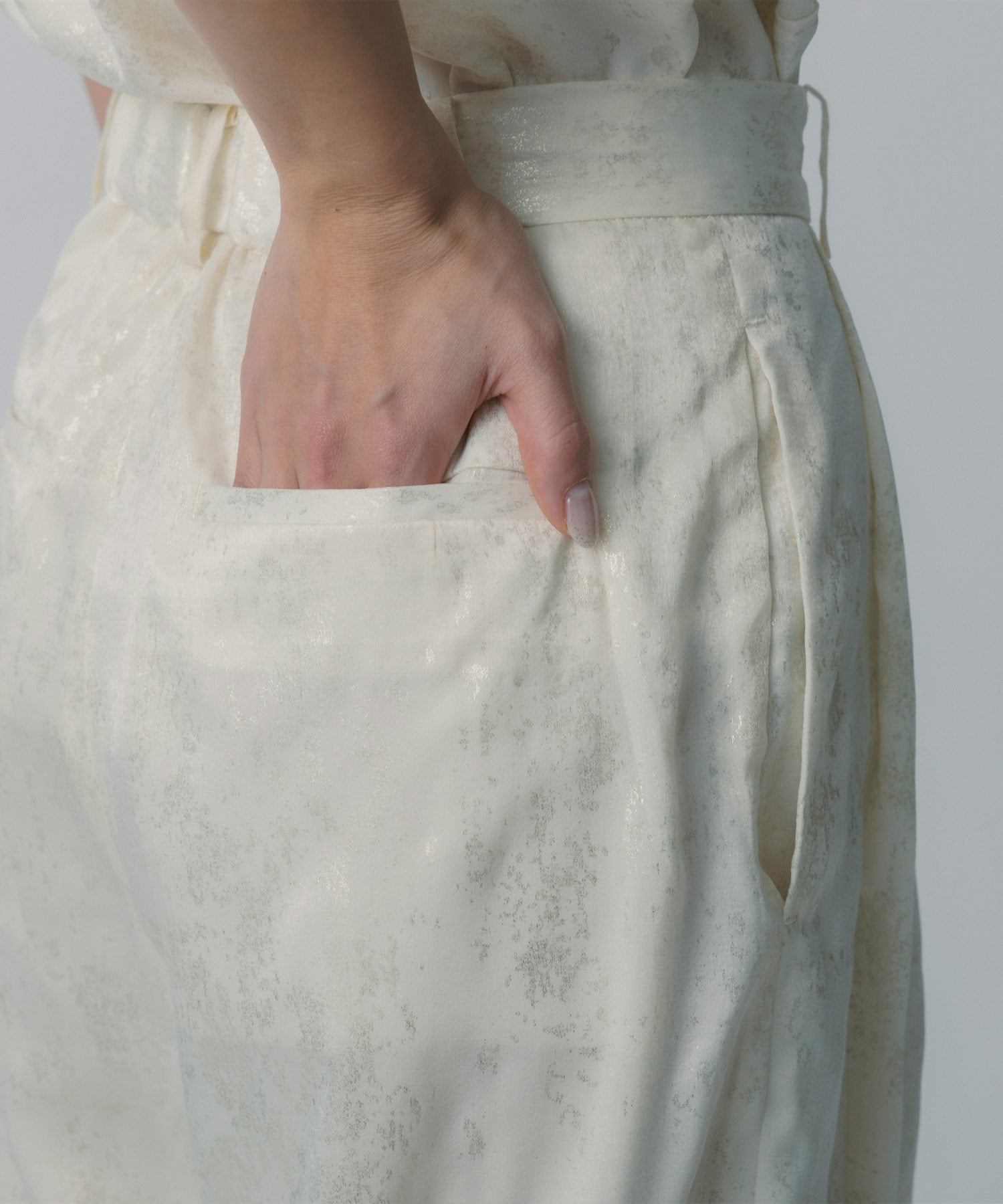 箔プリントタックパンツ