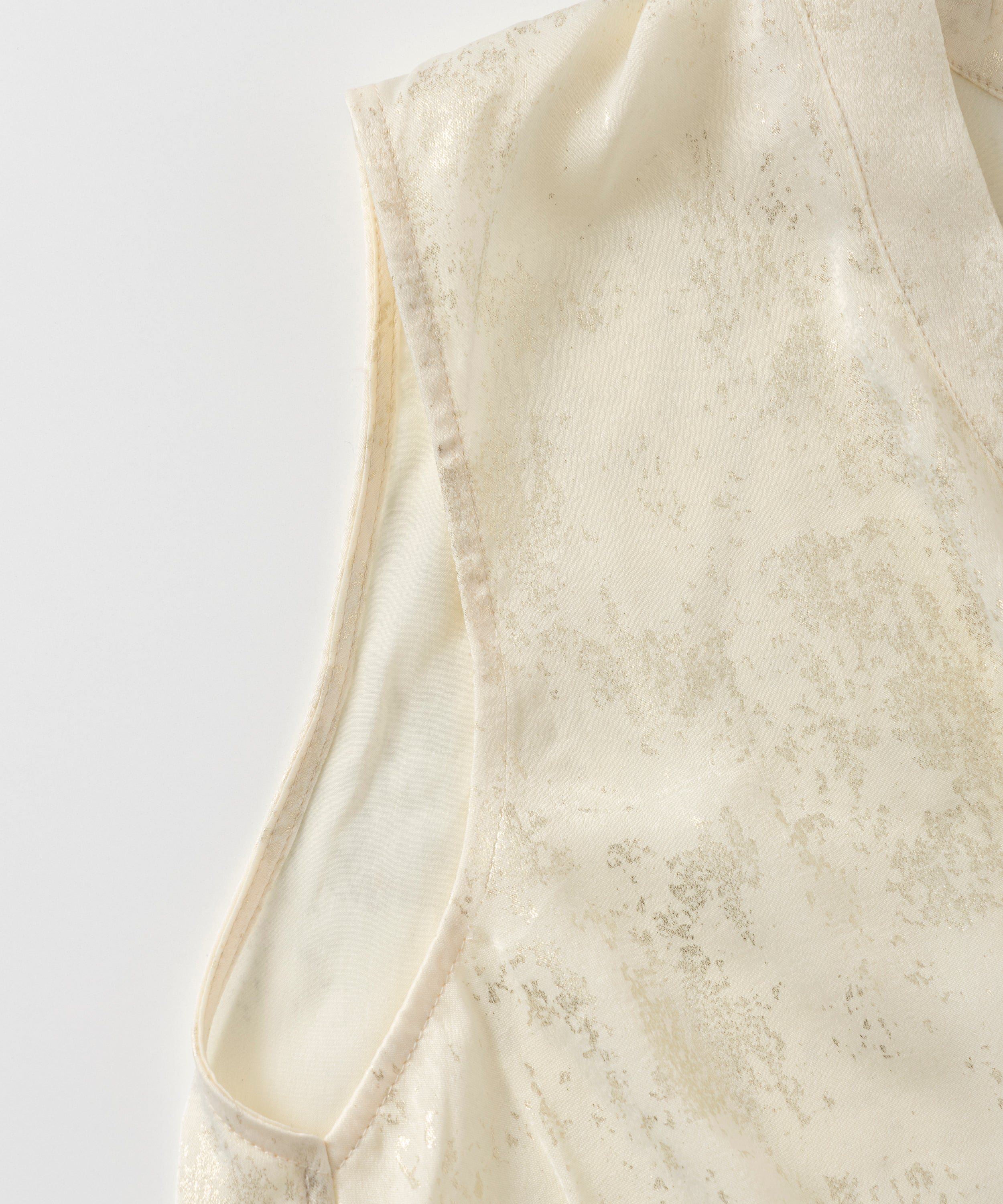 箔プリント ツイストVネックカットソー