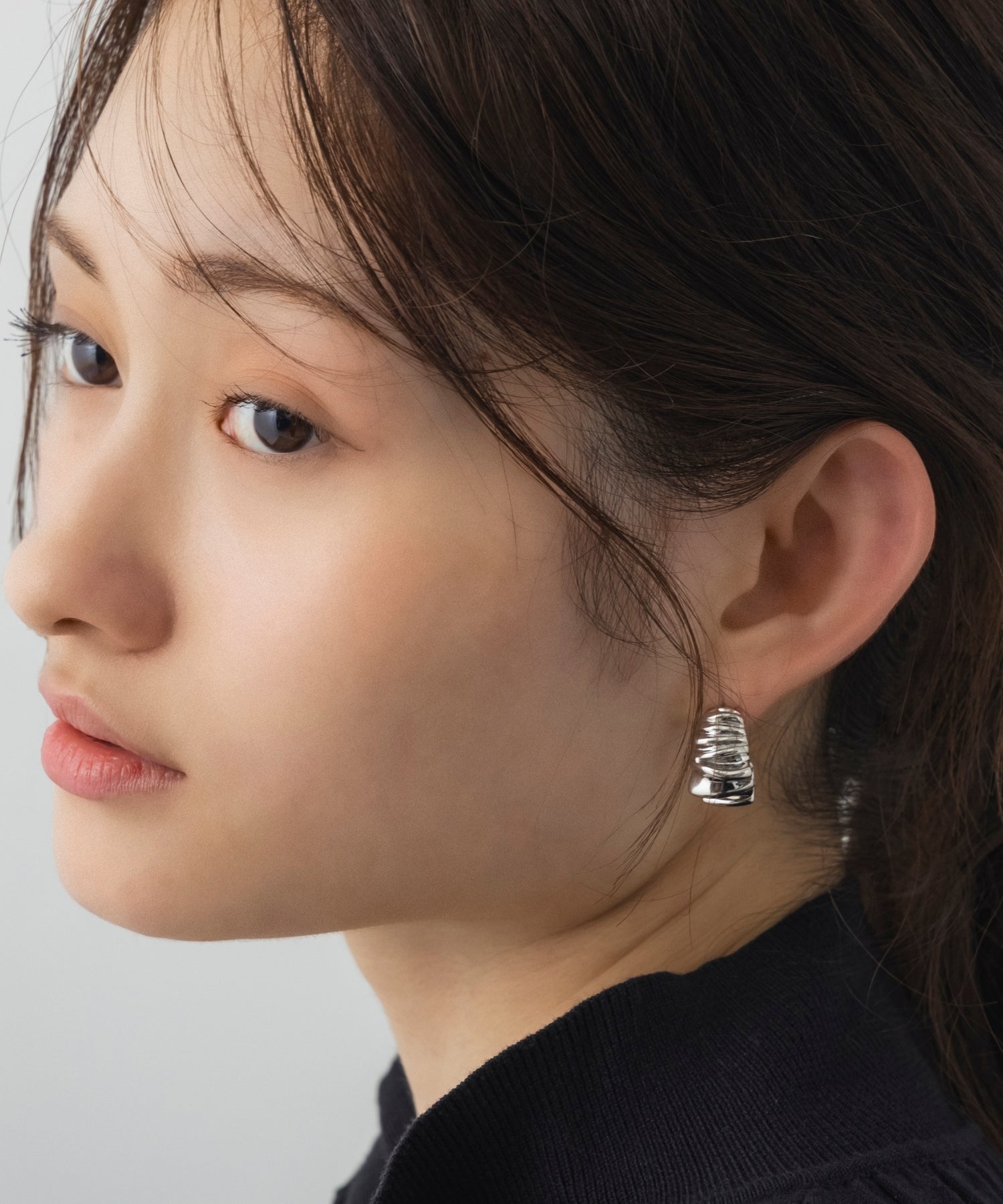 ツイストメタルフープピアス