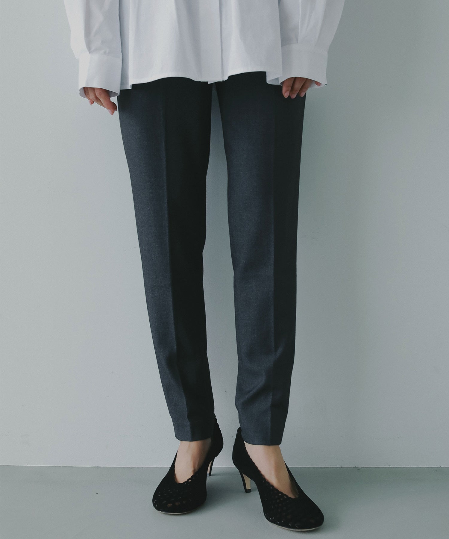 ストレッチテーパードパンツ