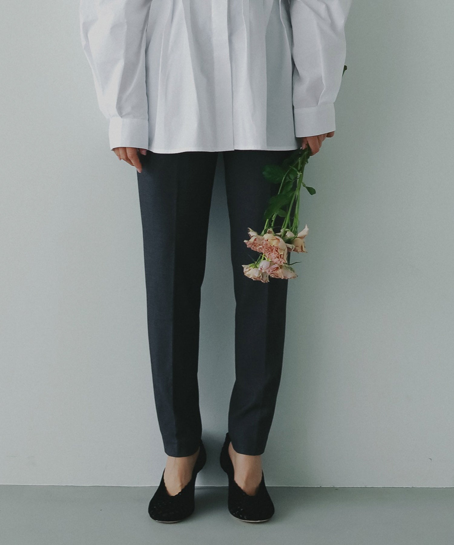 ストレッチテーパードパンツ