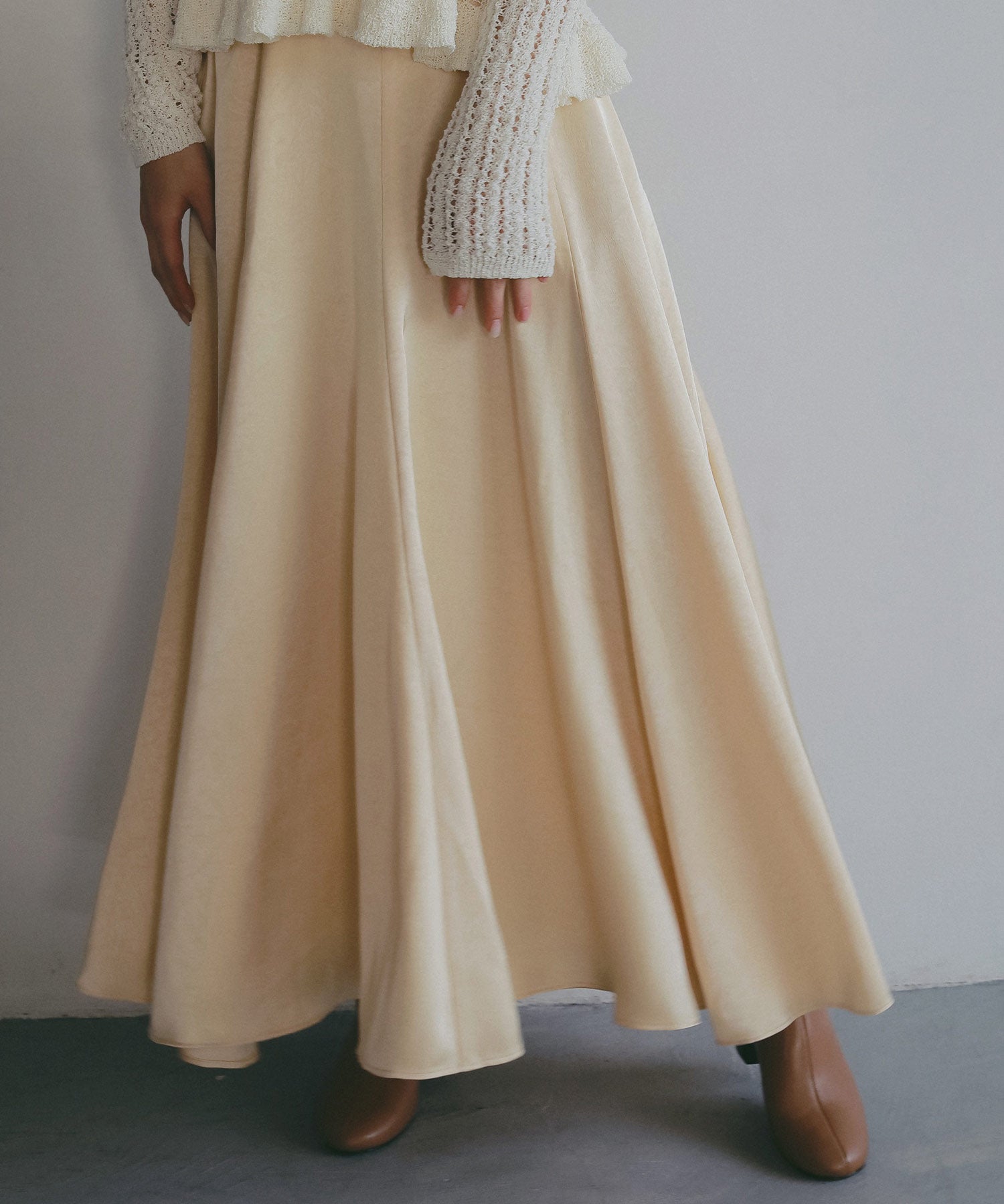 スムースサテンフレアスカート