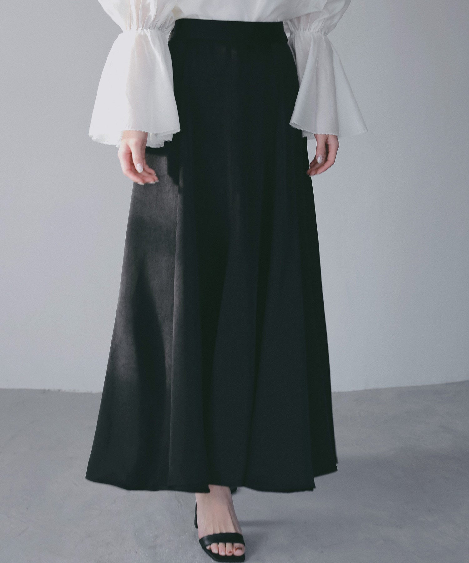 スムースサテンフレアスカート