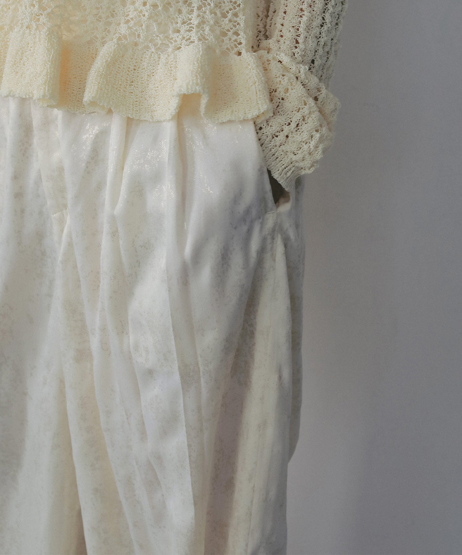 箔プリントタックパンツ