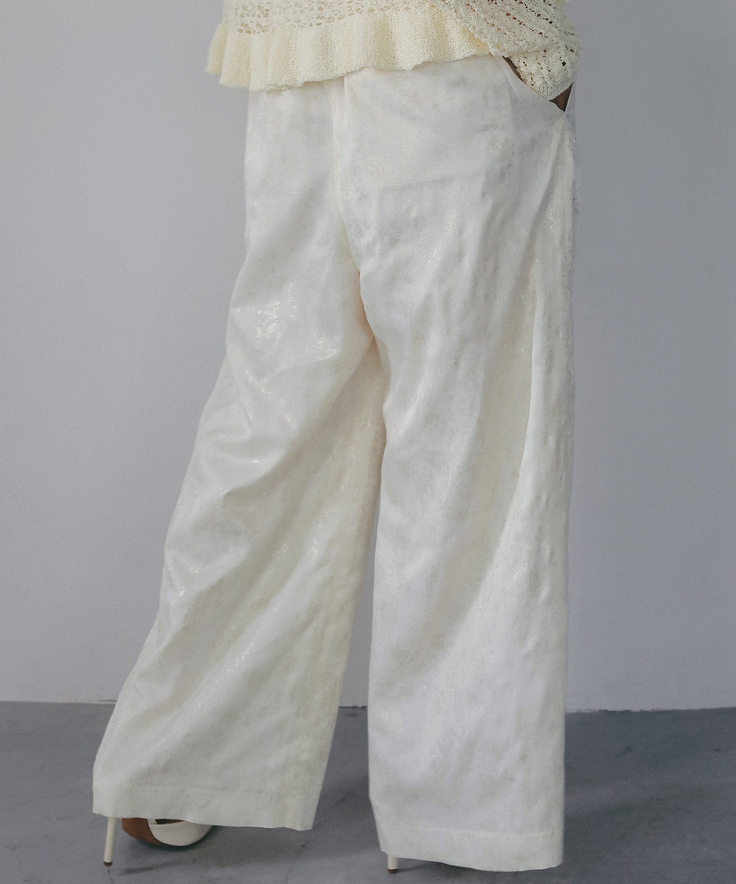 箔プリントタックパンツ