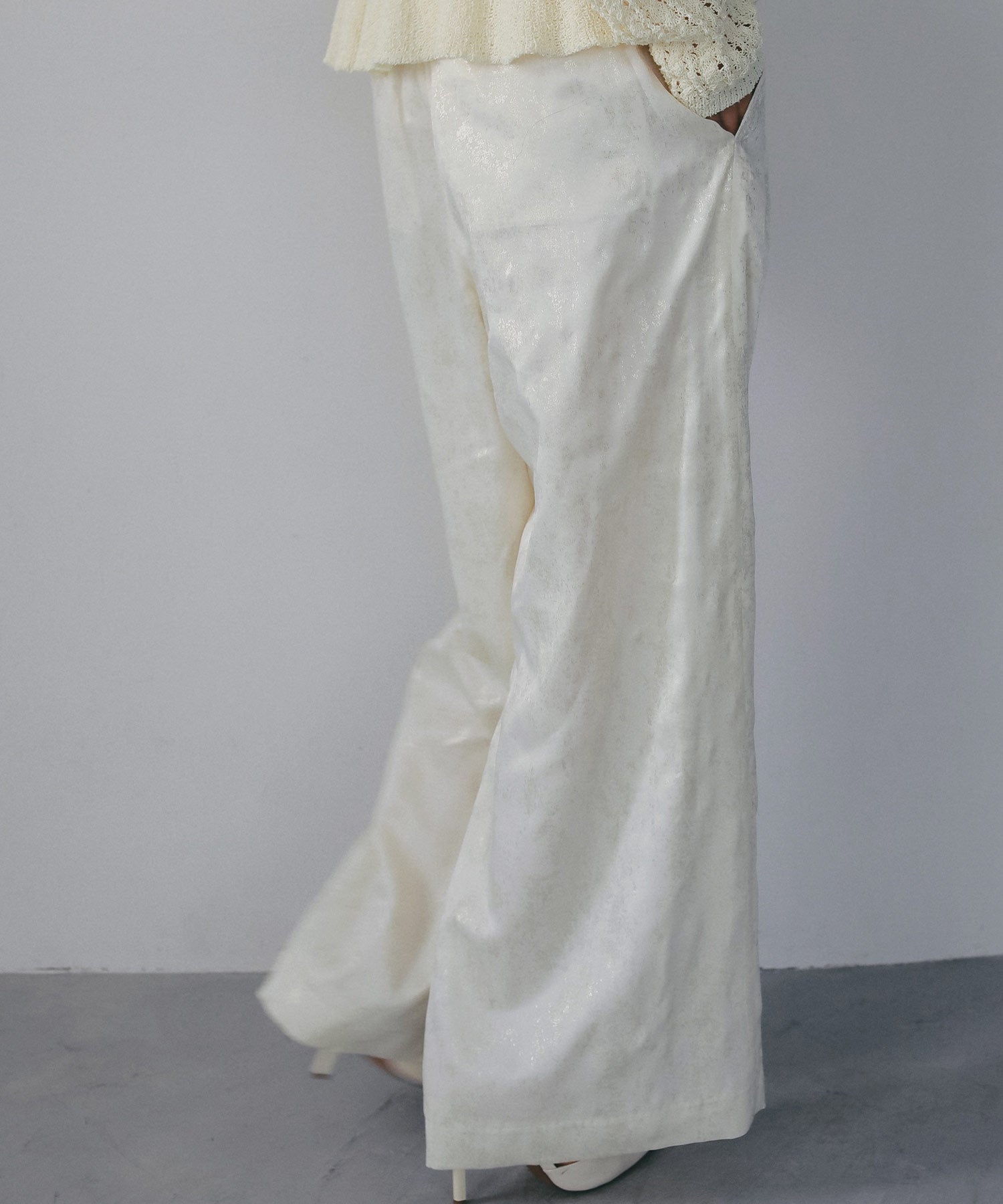 箔プリントタックパンツ