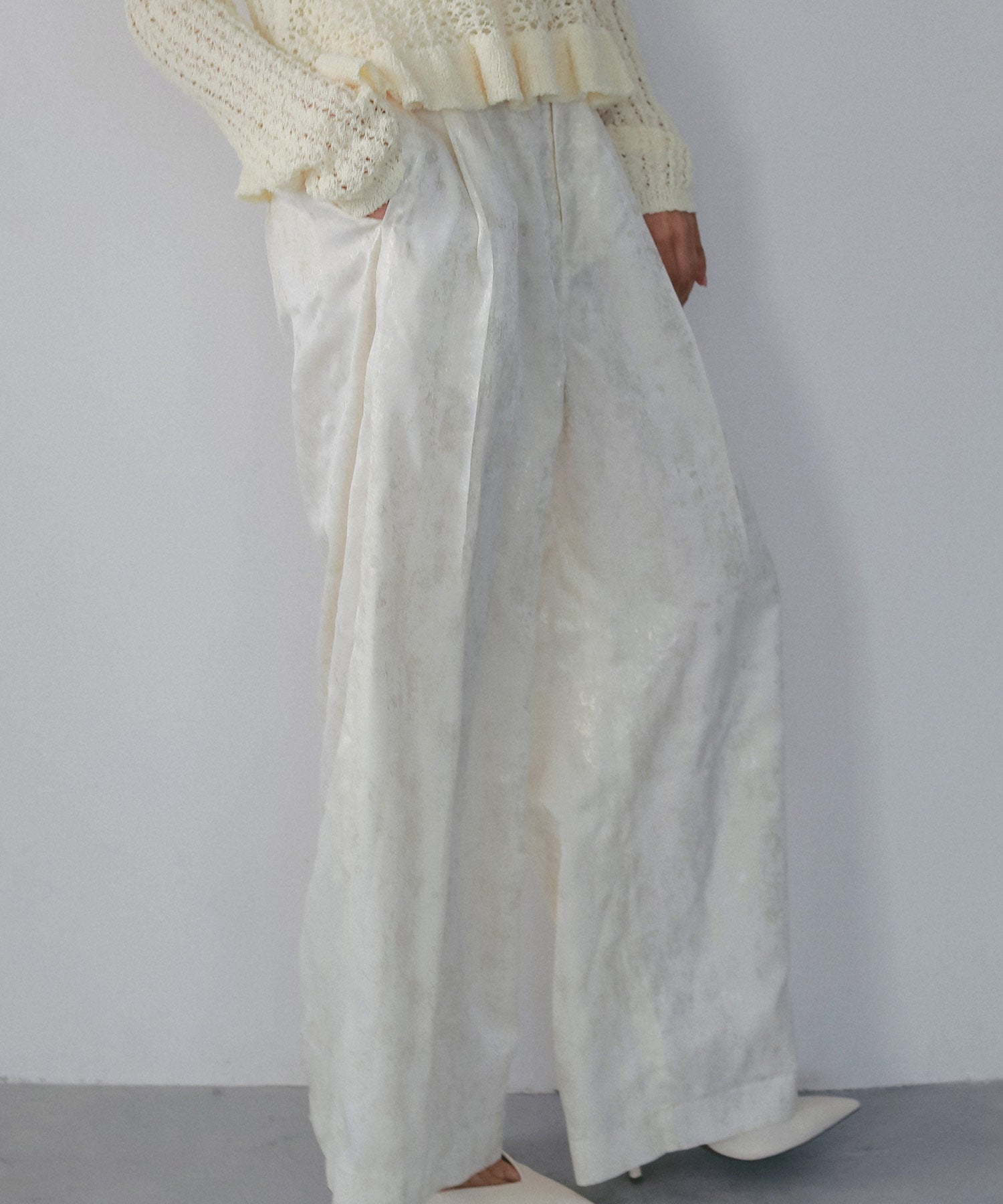 箔プリントタックパンツ