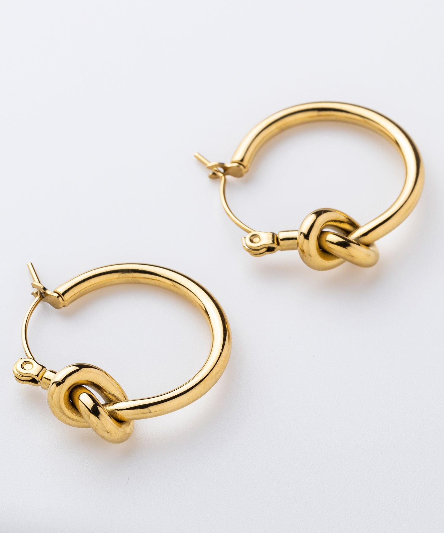 ノットアクセントフープピアス