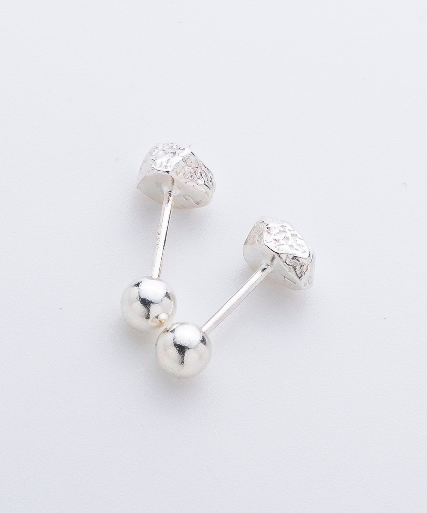 ミニマルスタッドシルバー925ピアス