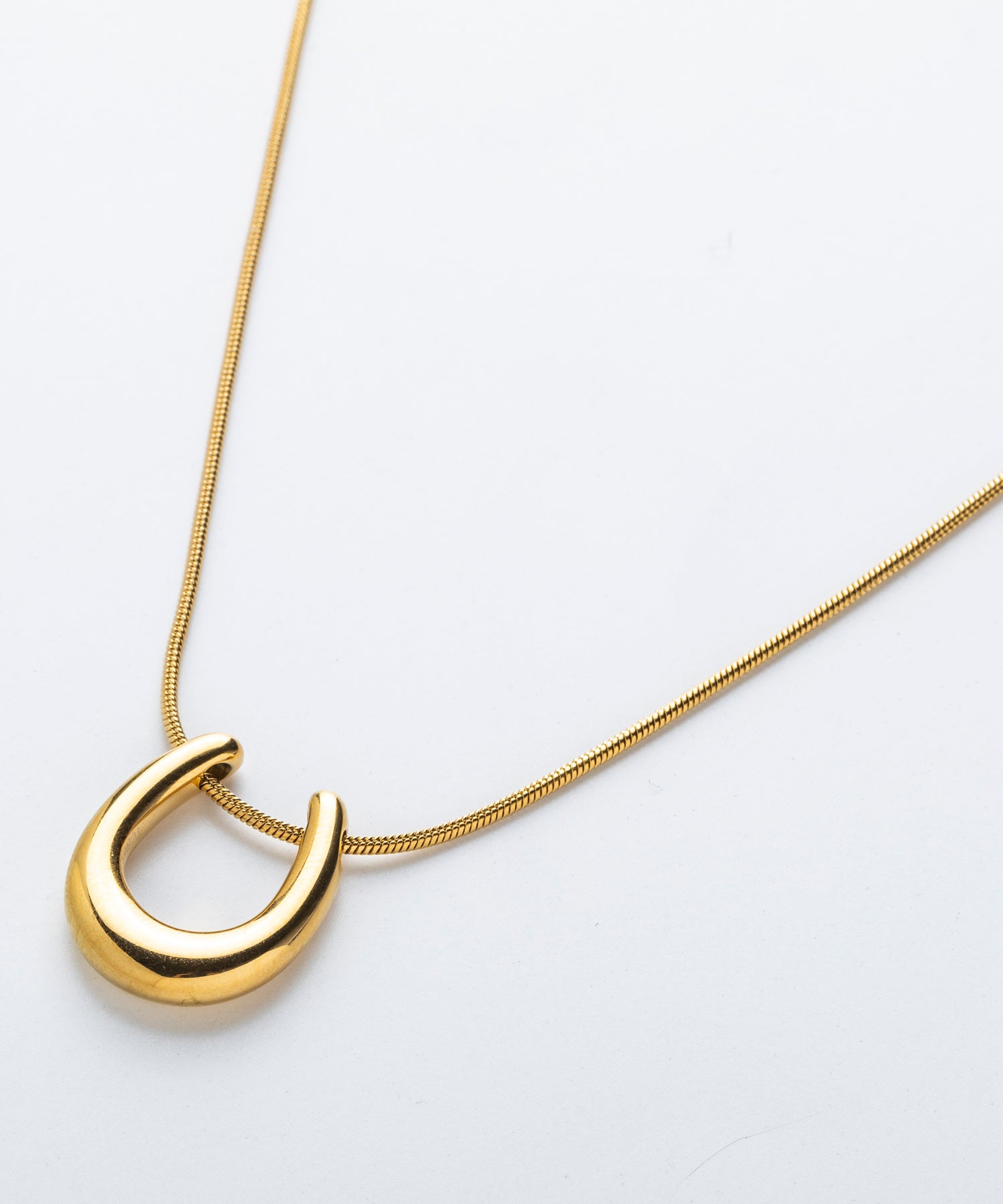 ホースシューネックレス