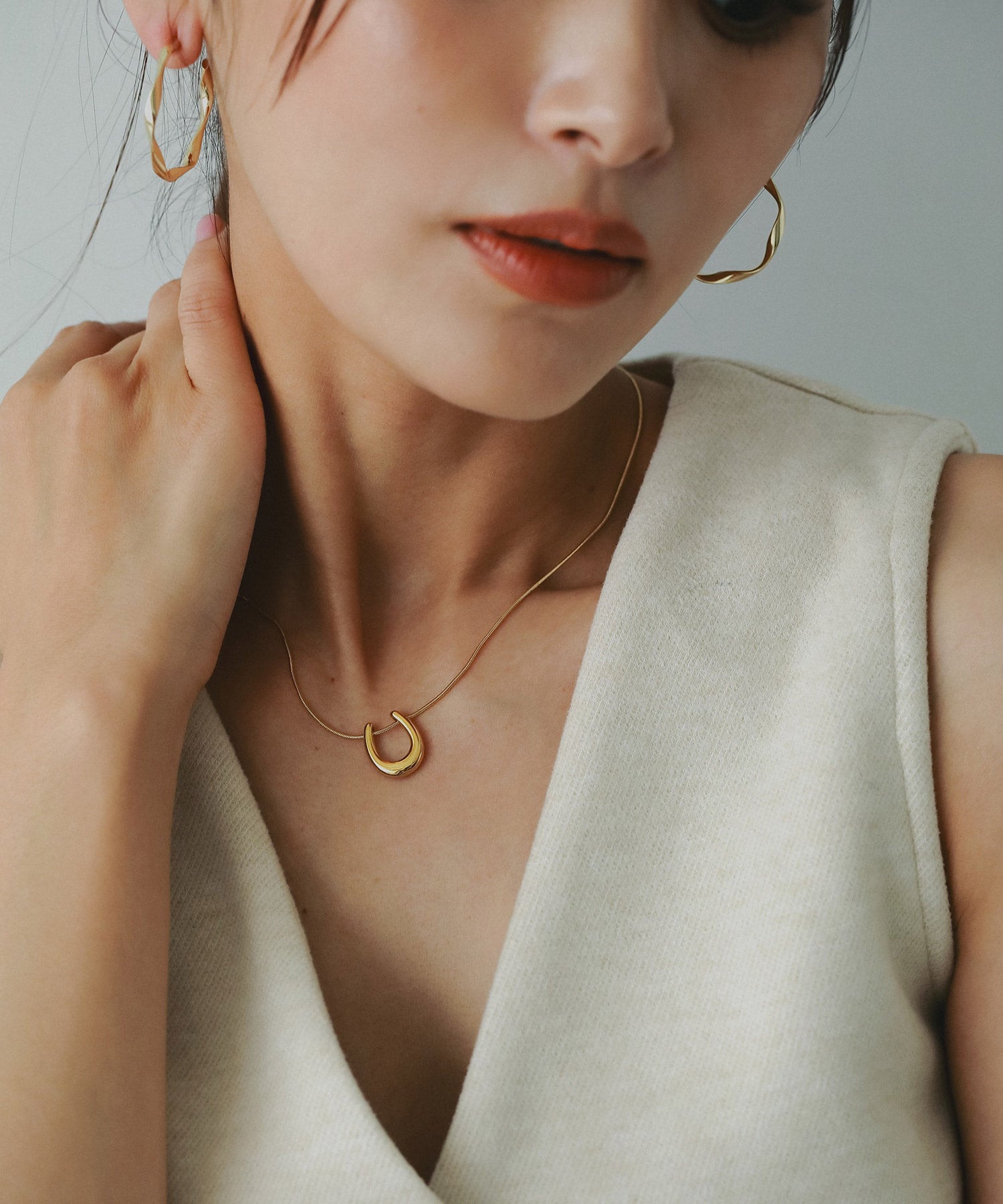 ホースシューネックレス