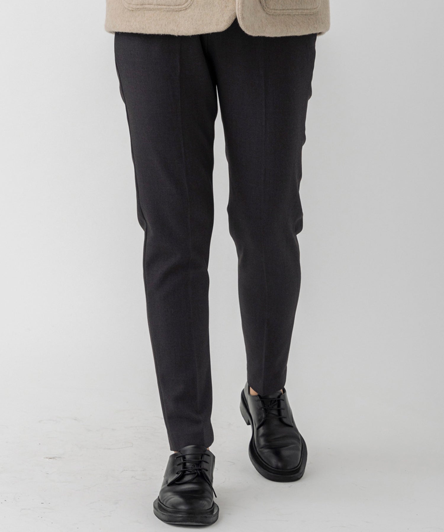 ストレッチテーパードパンツ