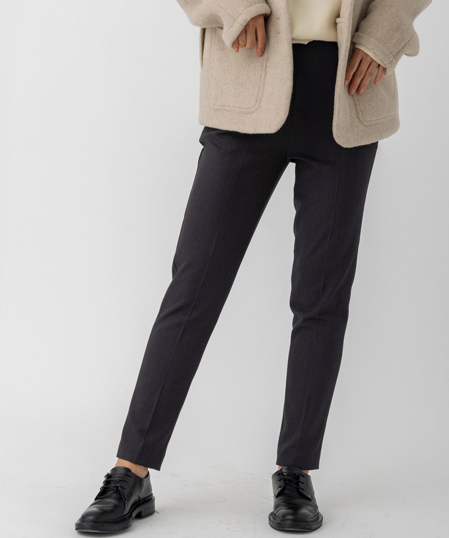 ストレッチテーパードパンツ