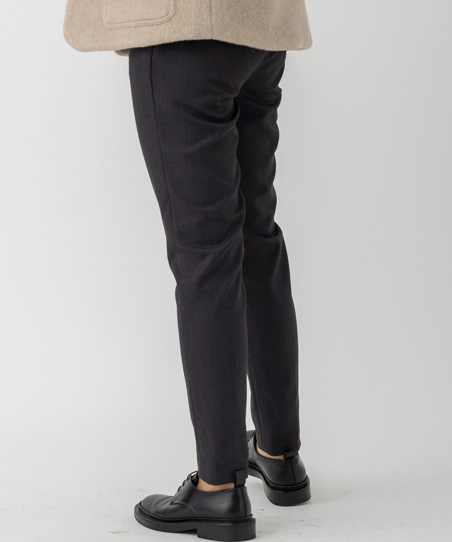 ストレッチテーパードパンツ