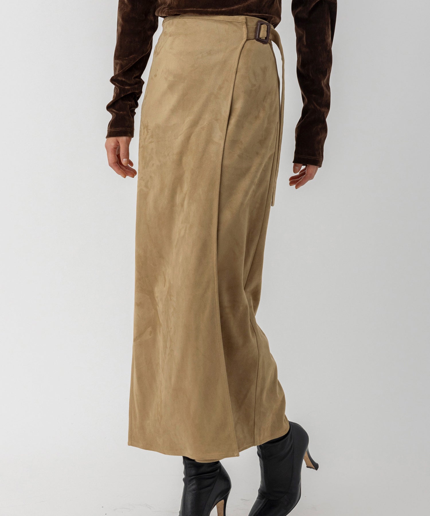 スエードラップタイトスカート
