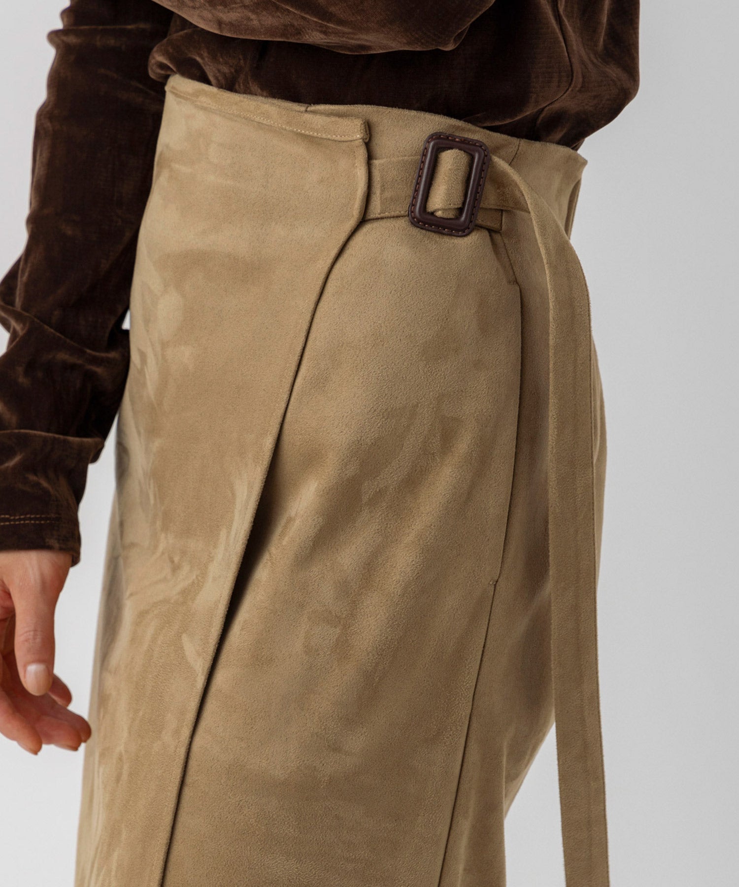 スエードラップタイトスカート