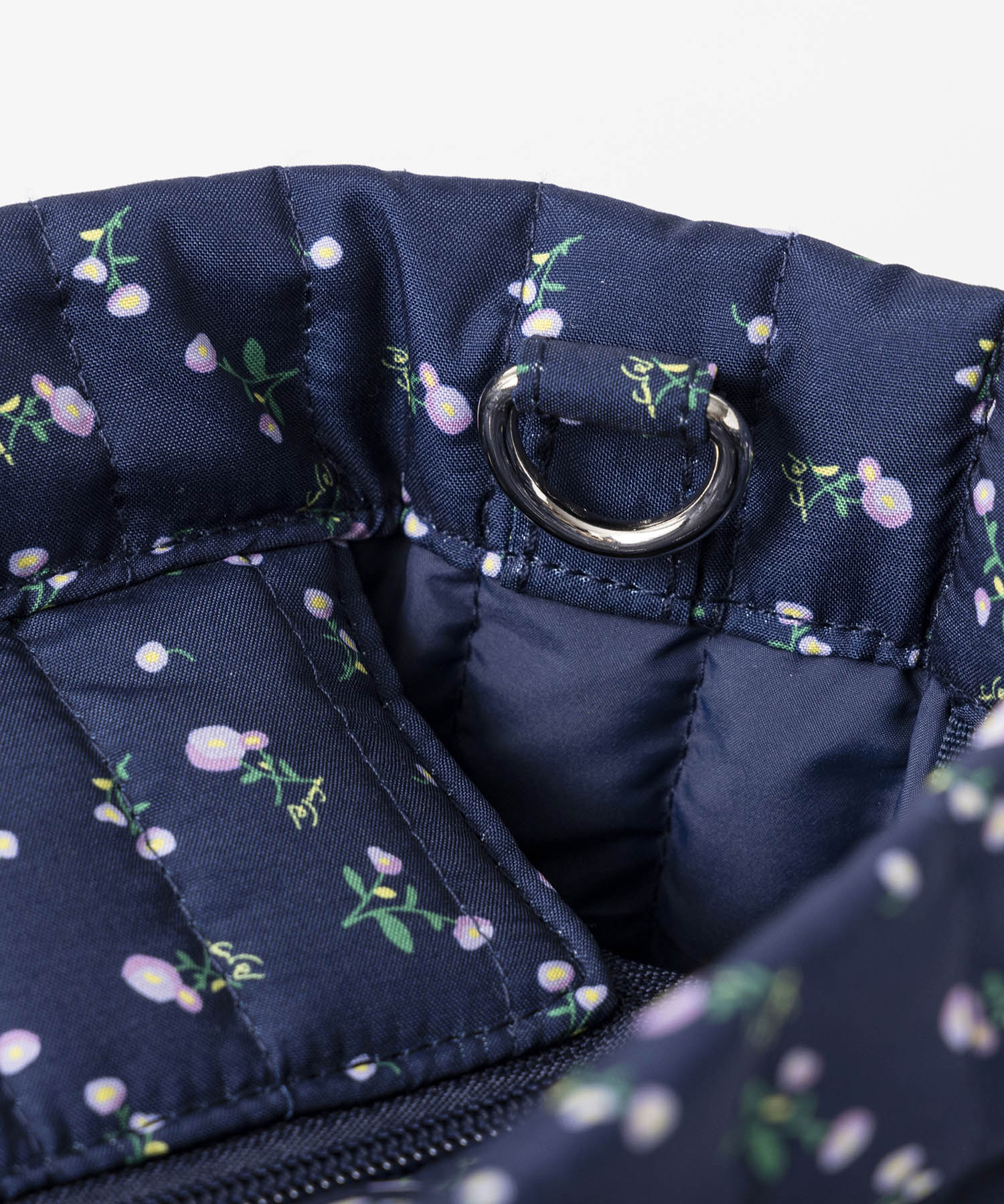 メルトキルティングトートバッグ