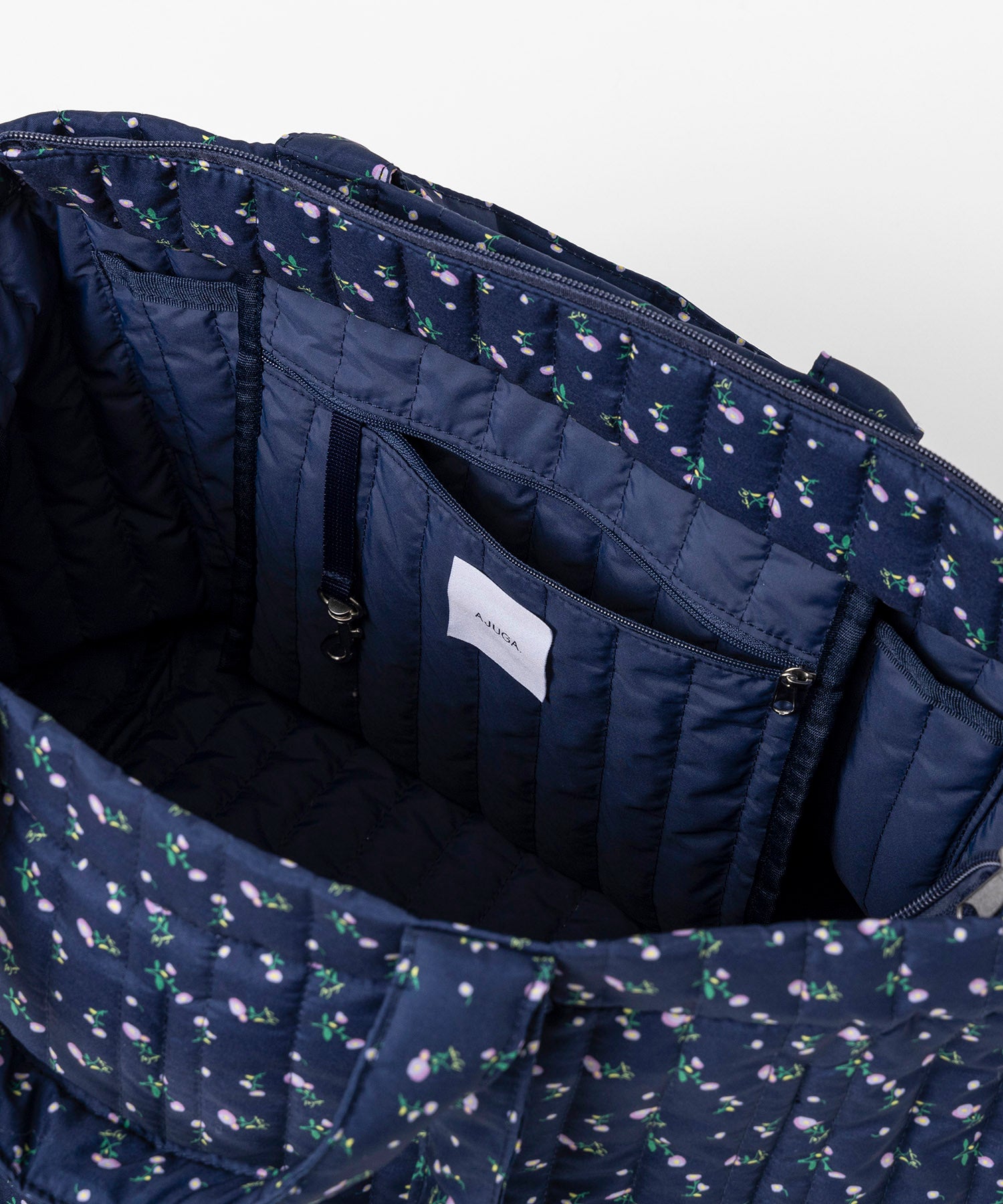 メルトキルティングトートバッグ