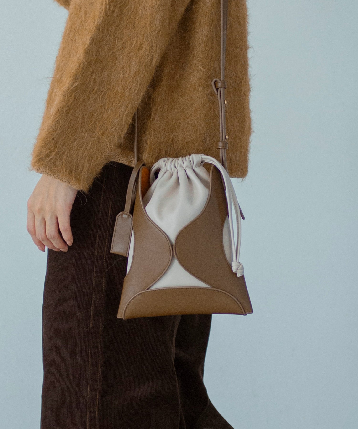 【12月上旬お届け予約商品】カットワークエコレザーショルダーバッグ