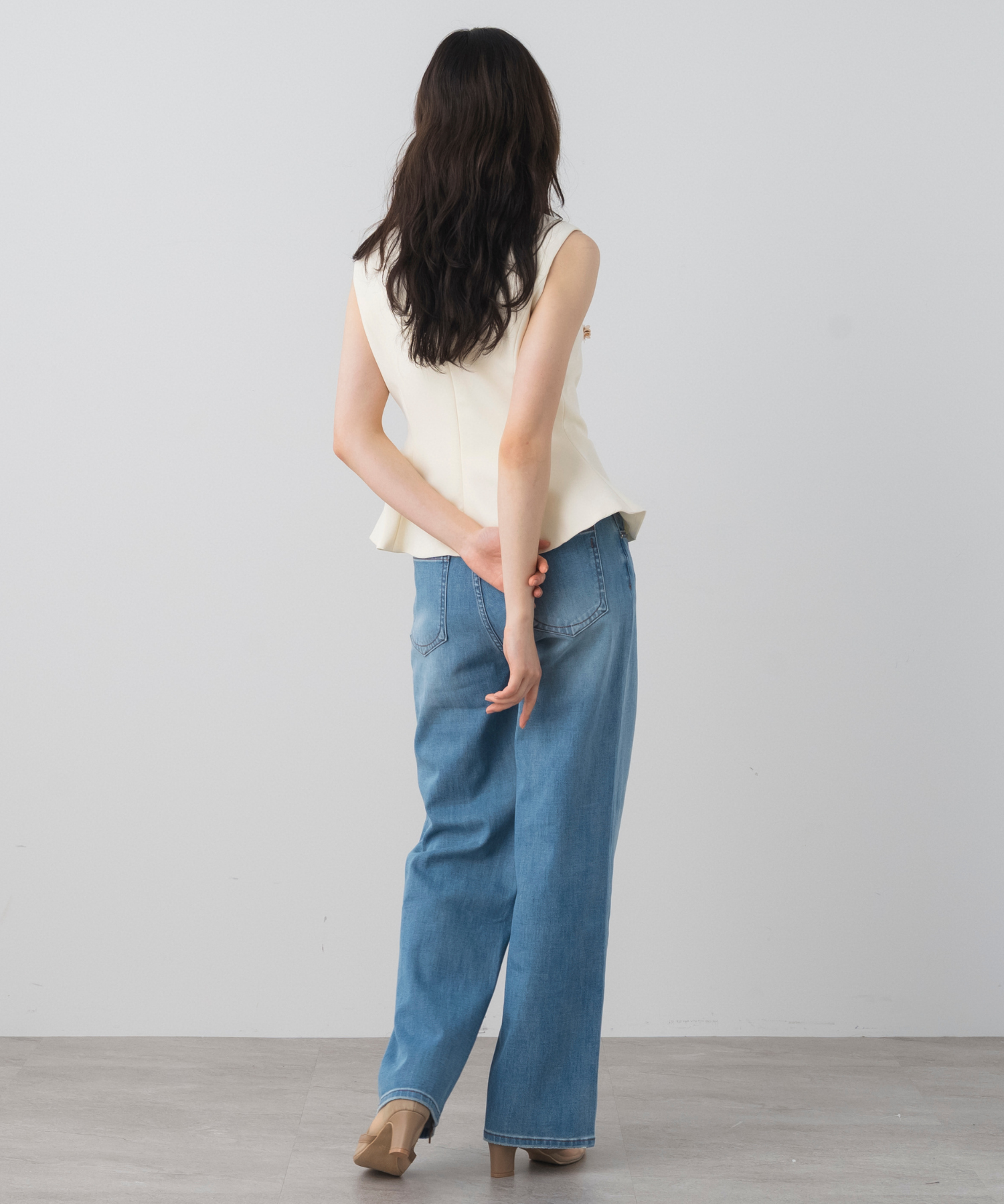 フラワーモチーフノースリーブペプラムトップス｜AJUGA.（アジュガ