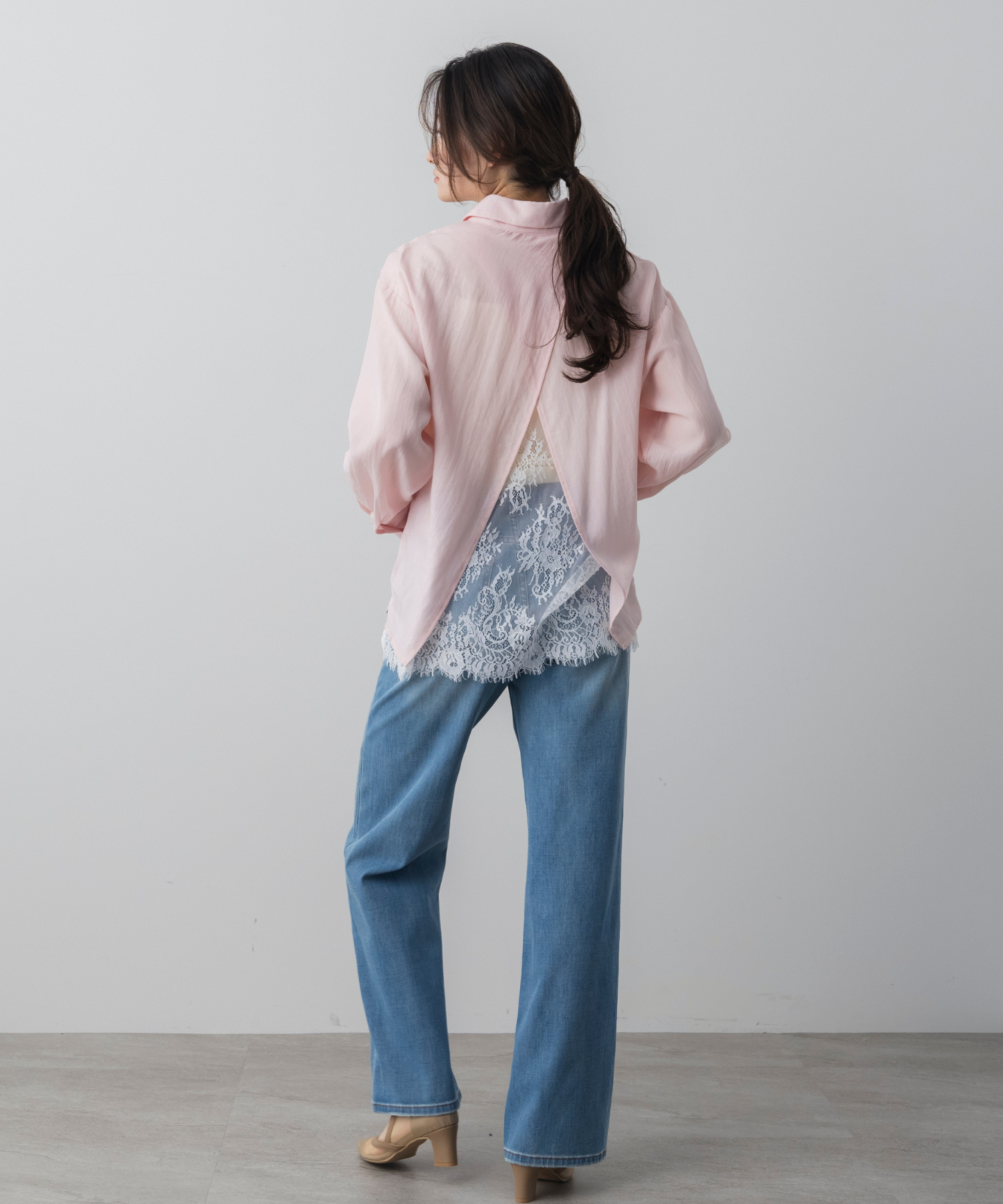【6月下旬お届け】バックレースレイヤードシャツ