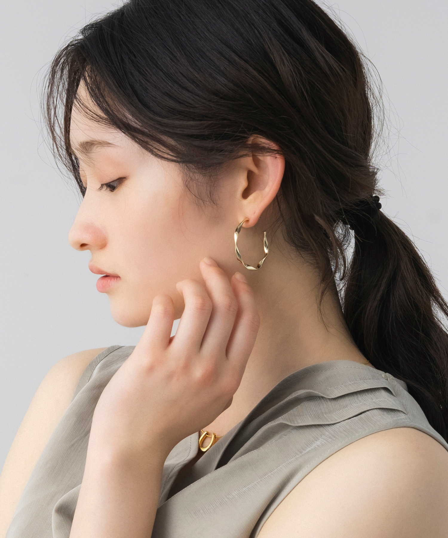 ツイストフープピアス