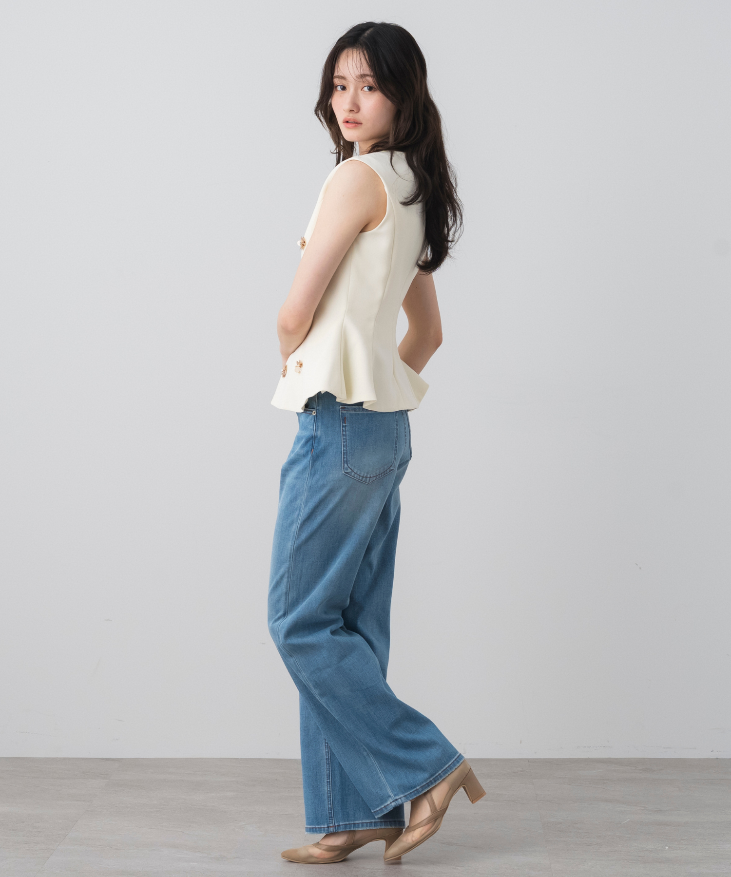 フラワーモチーフノースリーブペプラムトップス｜AJUGA.（アジュガ