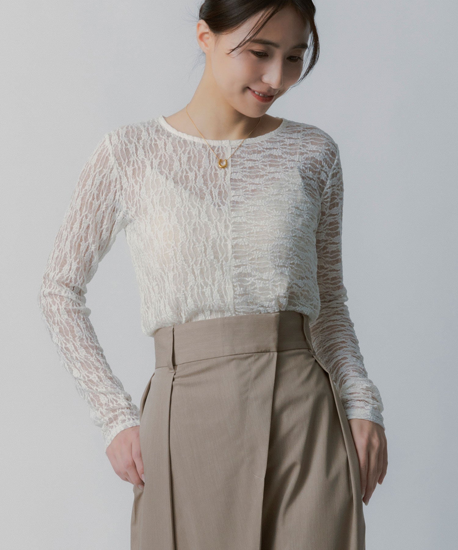 ストレッチシアーレース長袖トップス