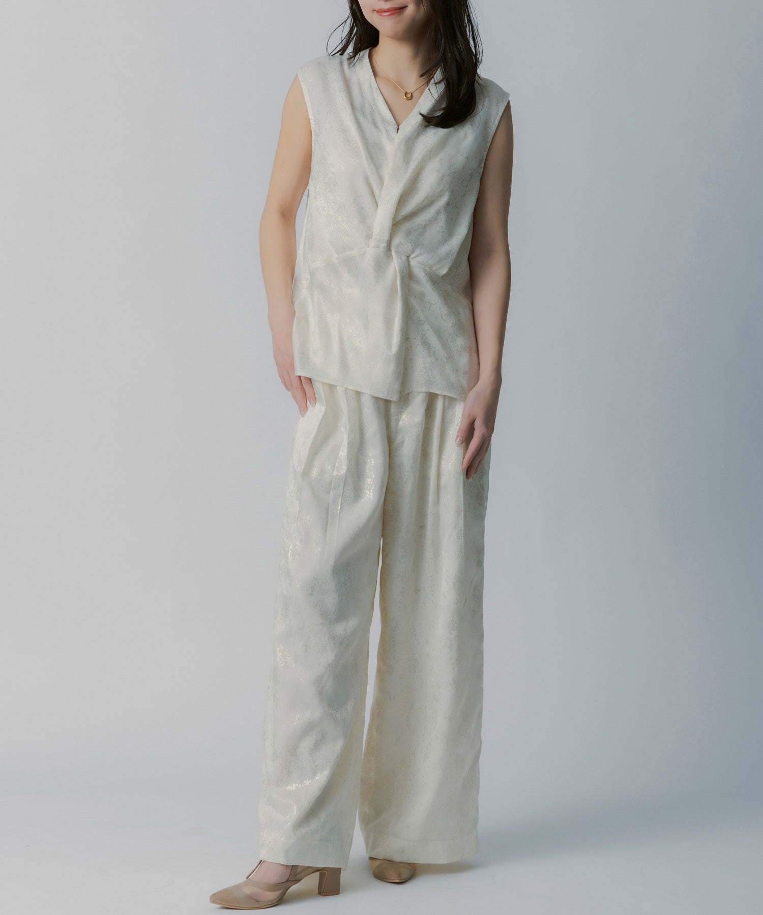 箔プリント ツイストVネックカットソー