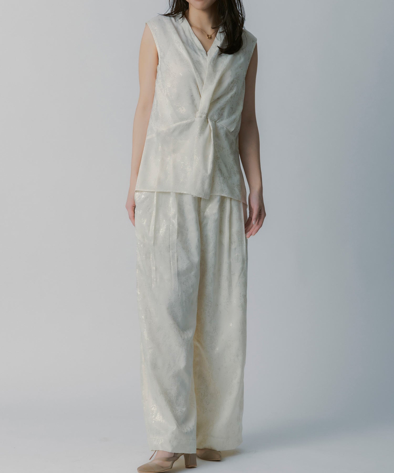 箔プリント ツイストVネックカットソー