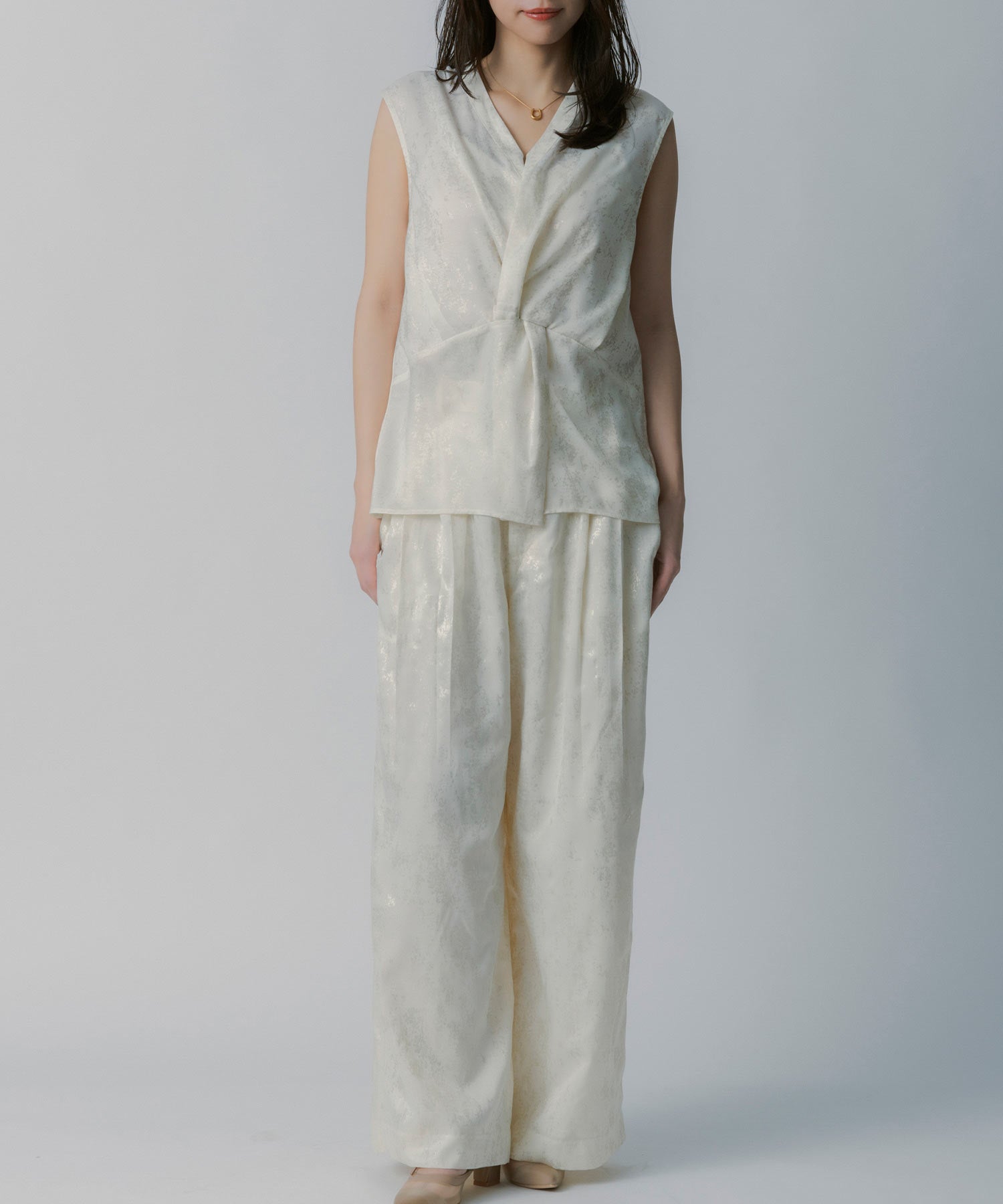 箔プリント ツイストVネックカットソー