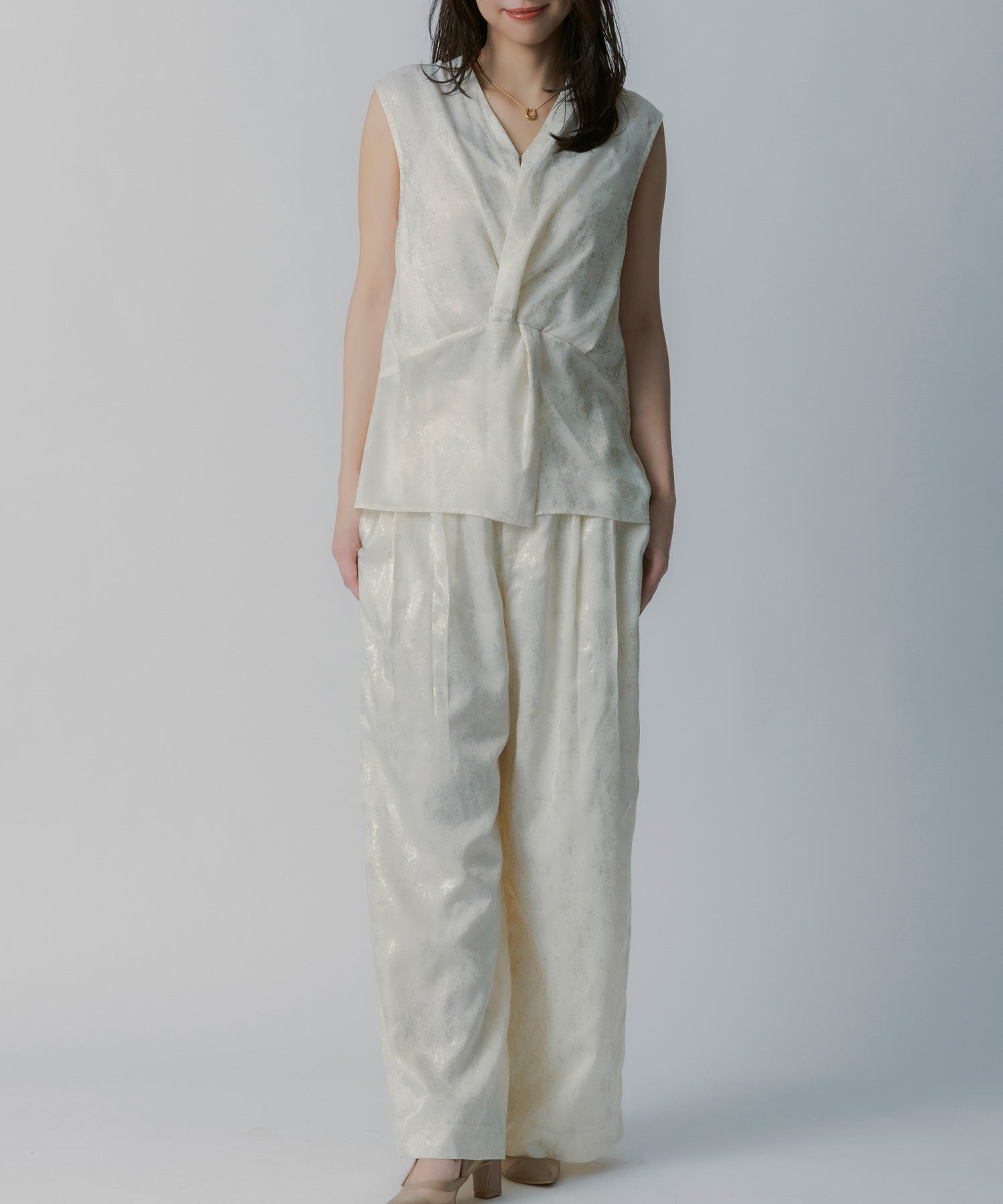 箔プリント ツイストVネックカットソー