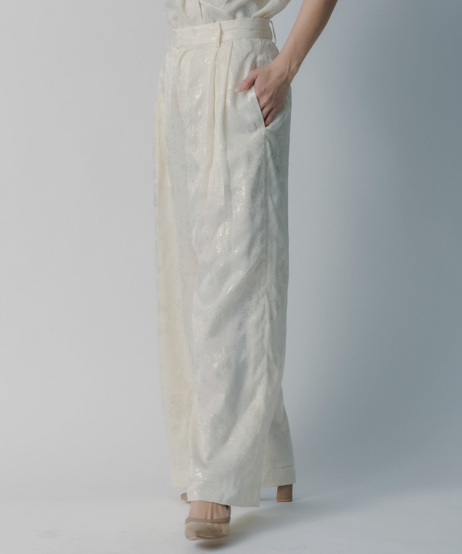 箔プリントタックパンツ