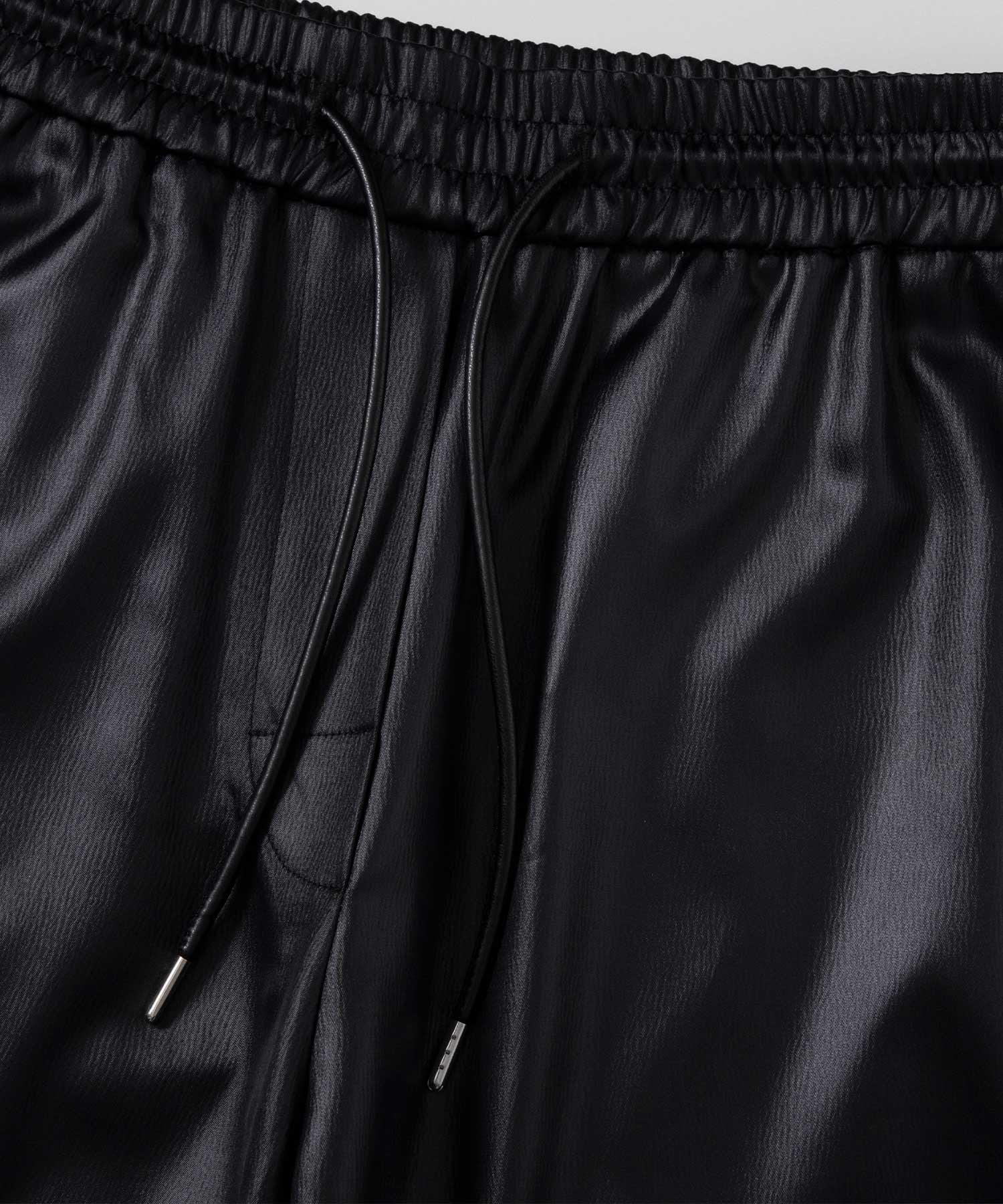 【2月中旬お届け】レザーライク チンツイージーパンツ