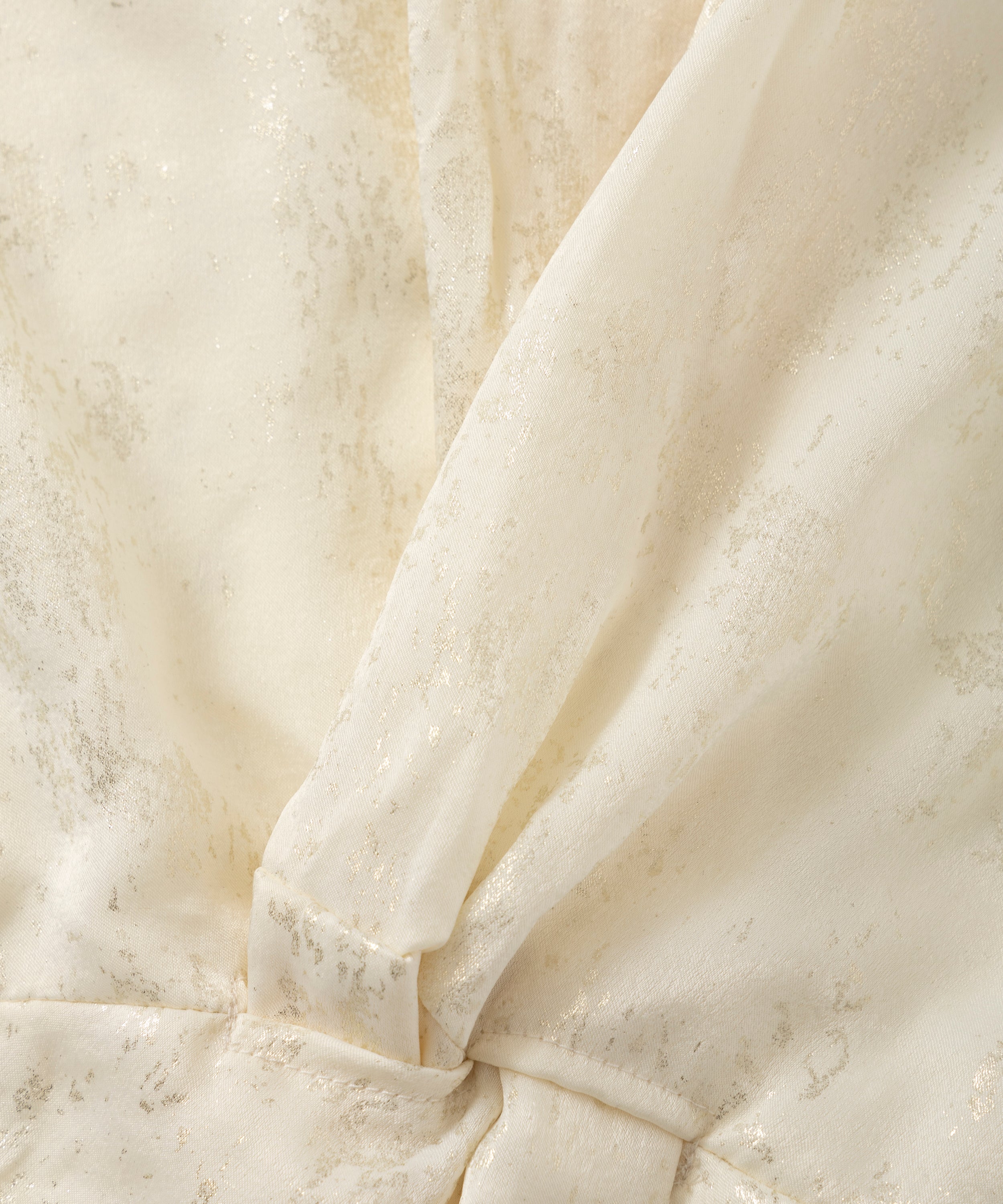 箔プリント ツイストVネックカットソー