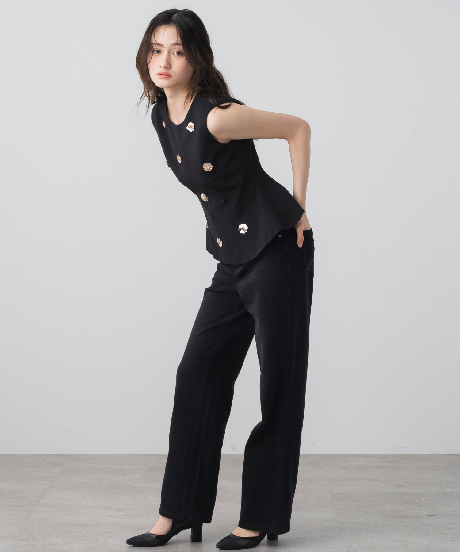 フラワーモチーフノースリーブペプラムトップス｜AJUGA.（アジュガ