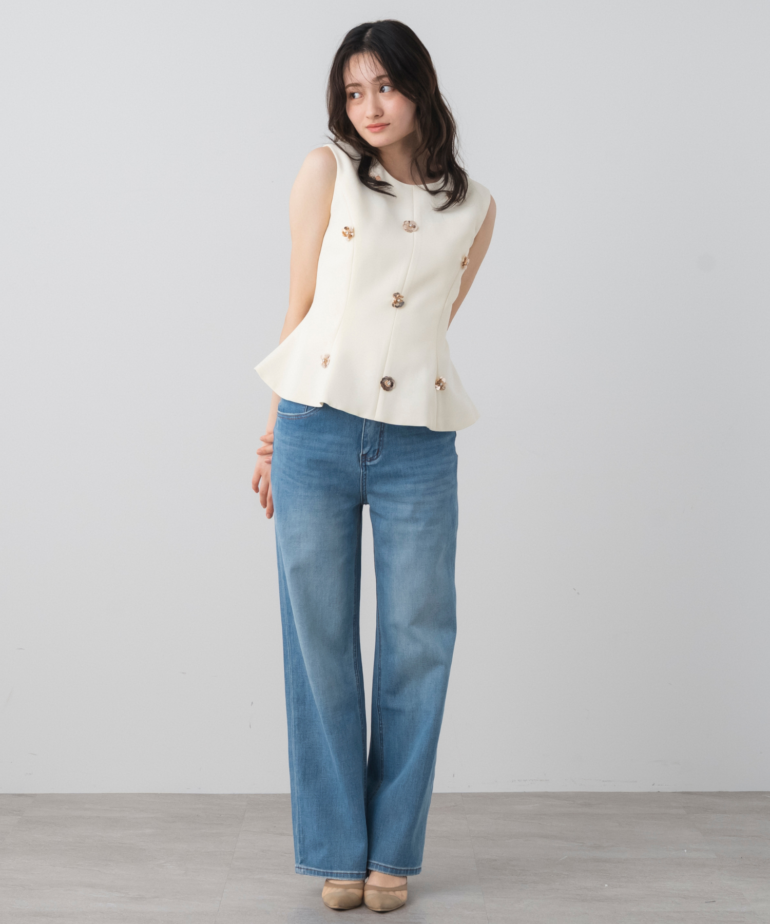 フラワーモチーフノースリーブペプラムトップス｜AJUGA.（アジュガ