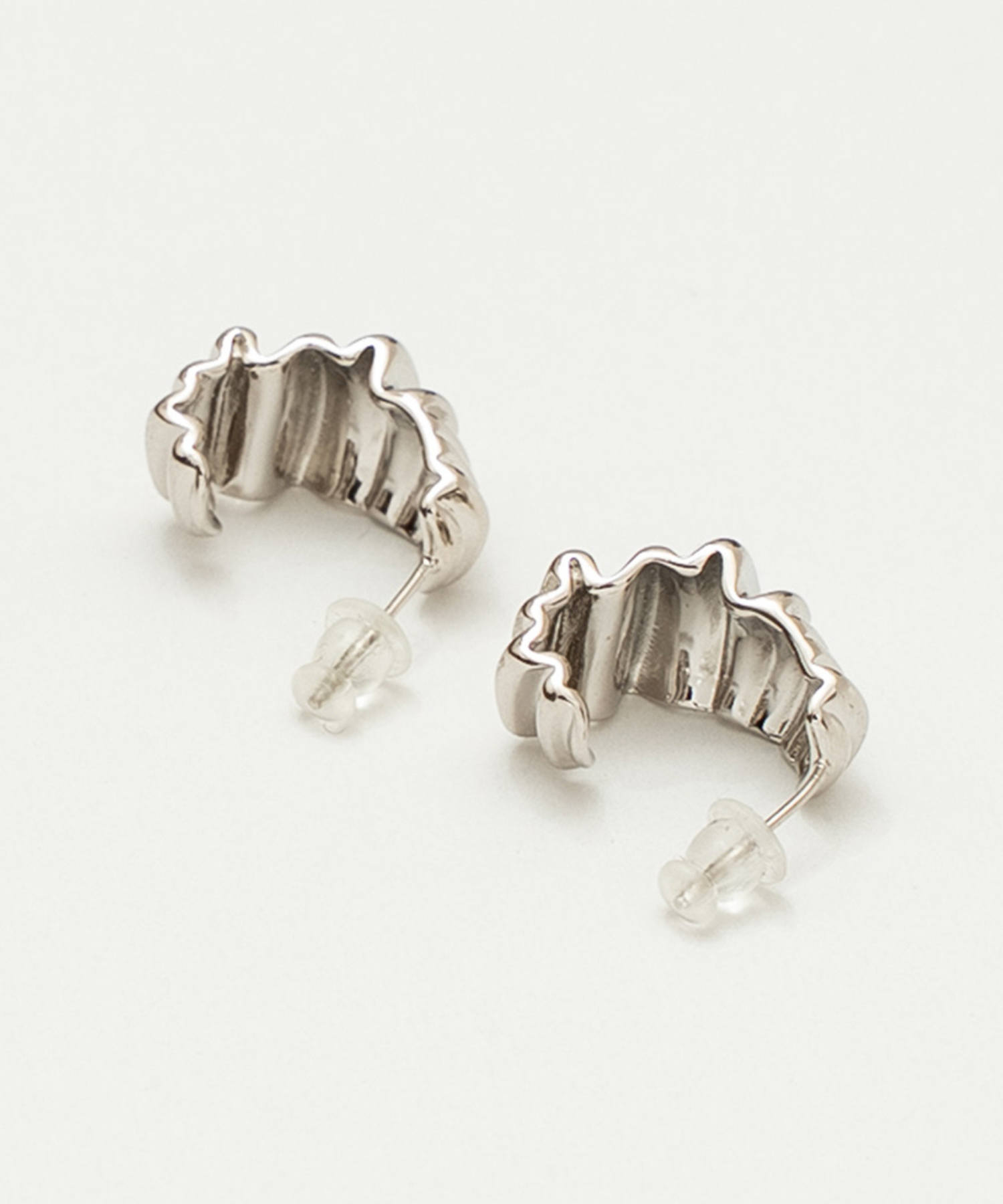 ツイストメタルフープピアス