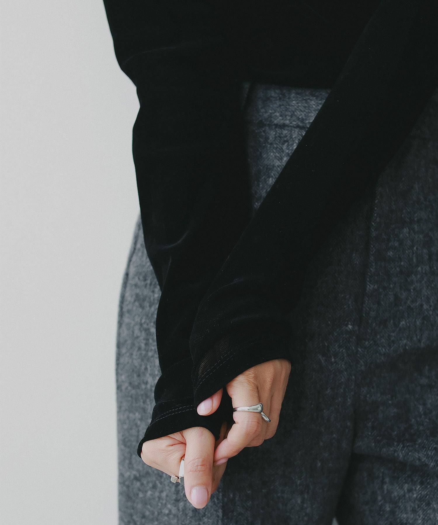 ベロアロングスリーブカットソー｜AJUGA.（アジュガ）公式通販サイト